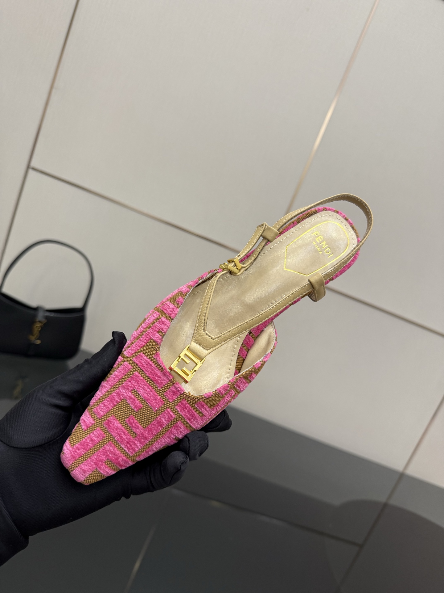 FENDI Freddy Fold Heel Shoes: High-Quality Imported Fabric with Metal FF Details. - 图片 7