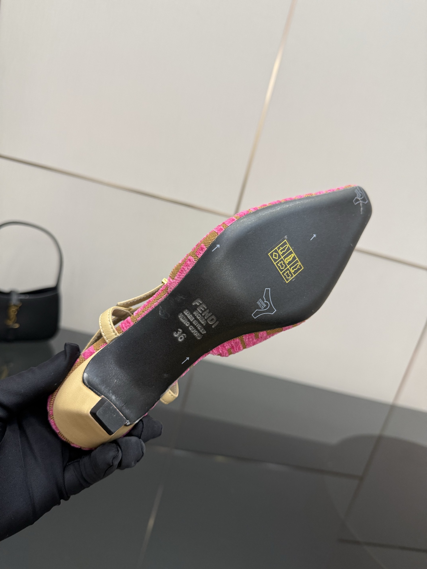 FENDI Freddy Fold Heel Shoes: High-Quality Imported Fabric with Metal FF Details. - 图片 8