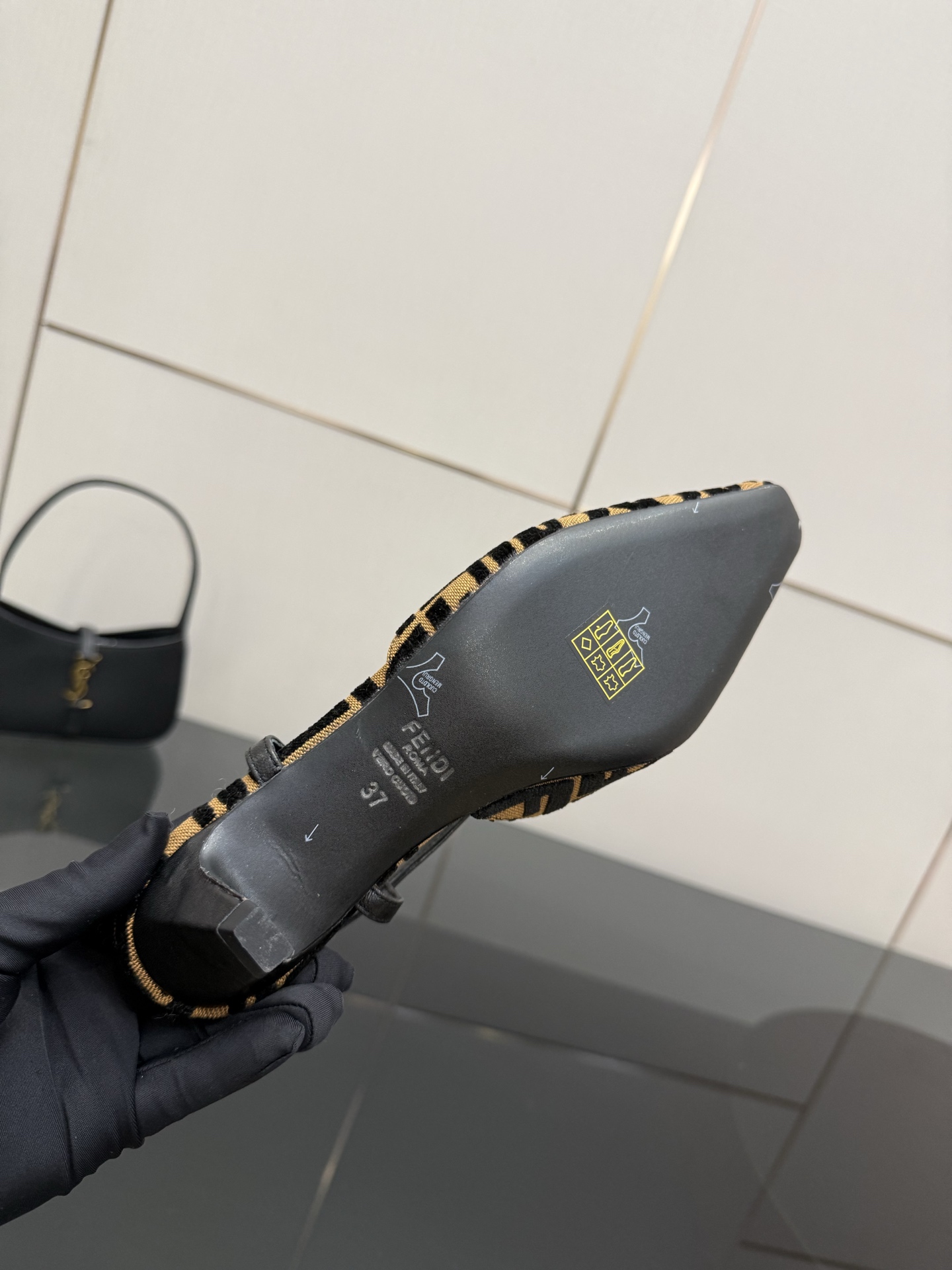 FENDI Heel-Shoes: High-Quality Sydney Fabric with Metal FF Button Details - 图片 8