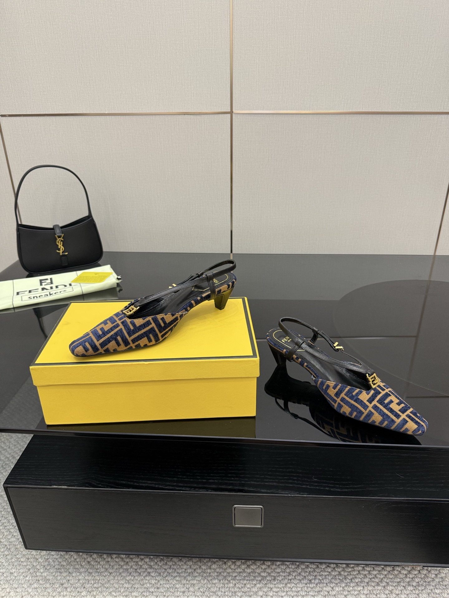 New FENDI Heel-Shoes: Freddy Fold’s Side of Schinel with Unique Design - 图片 4