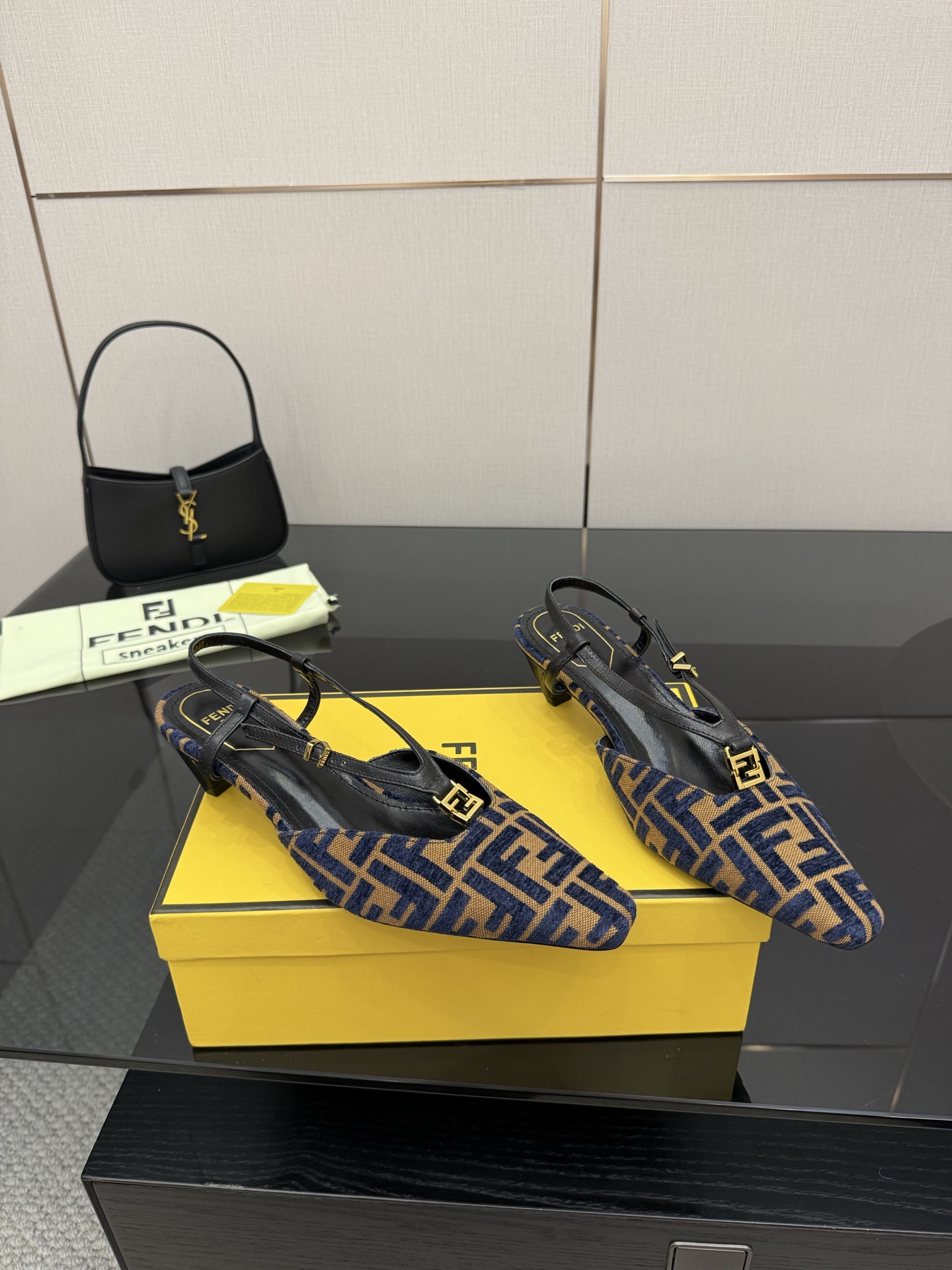New FENDI Heel-Shoes: Freddy Fold’s Side of Schinel with Unique Design - 图片 1