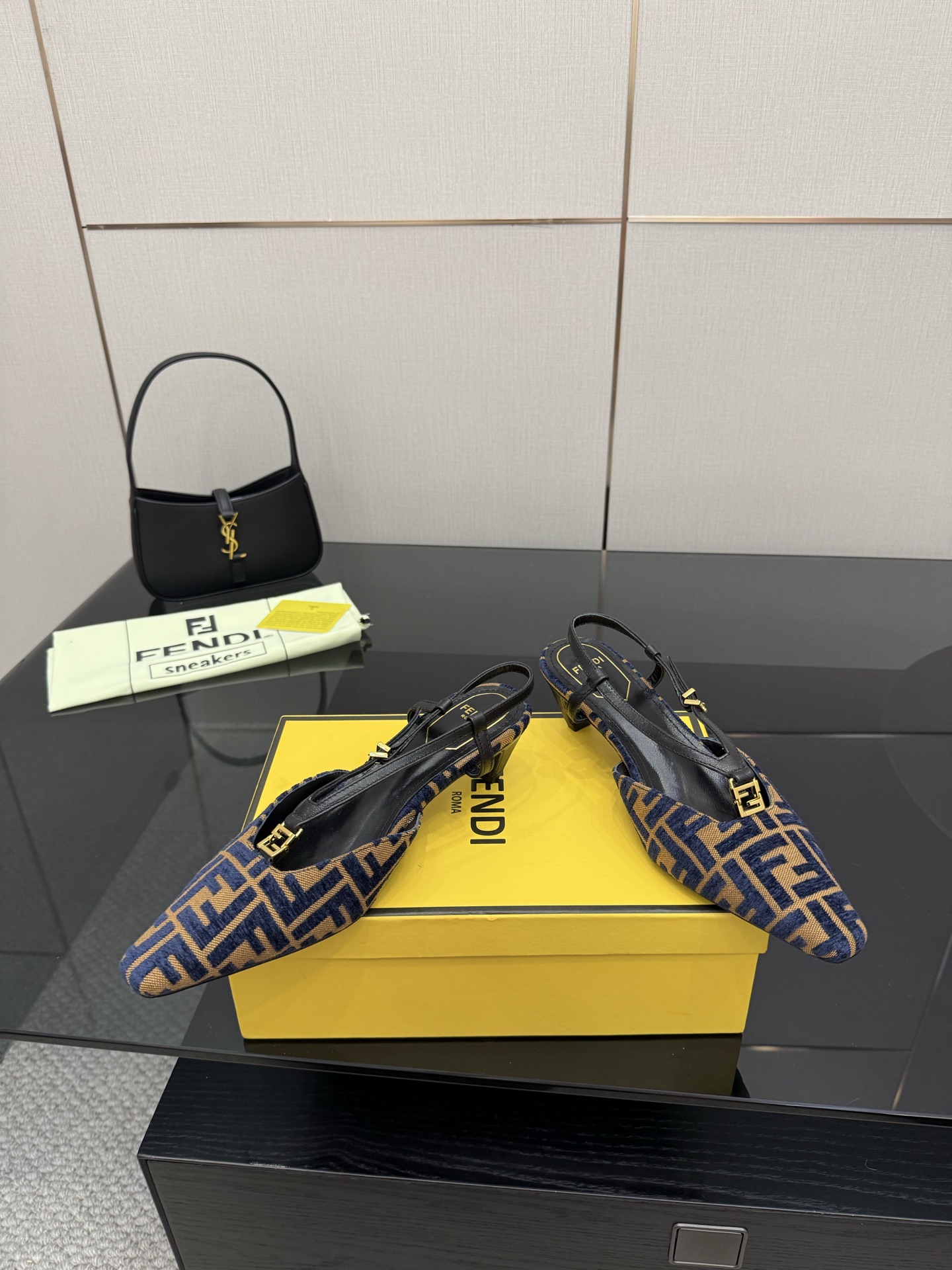 New FENDI Heel-Shoes: Freddy Fold’s Side of Schinel with Unique Design - 图片 2