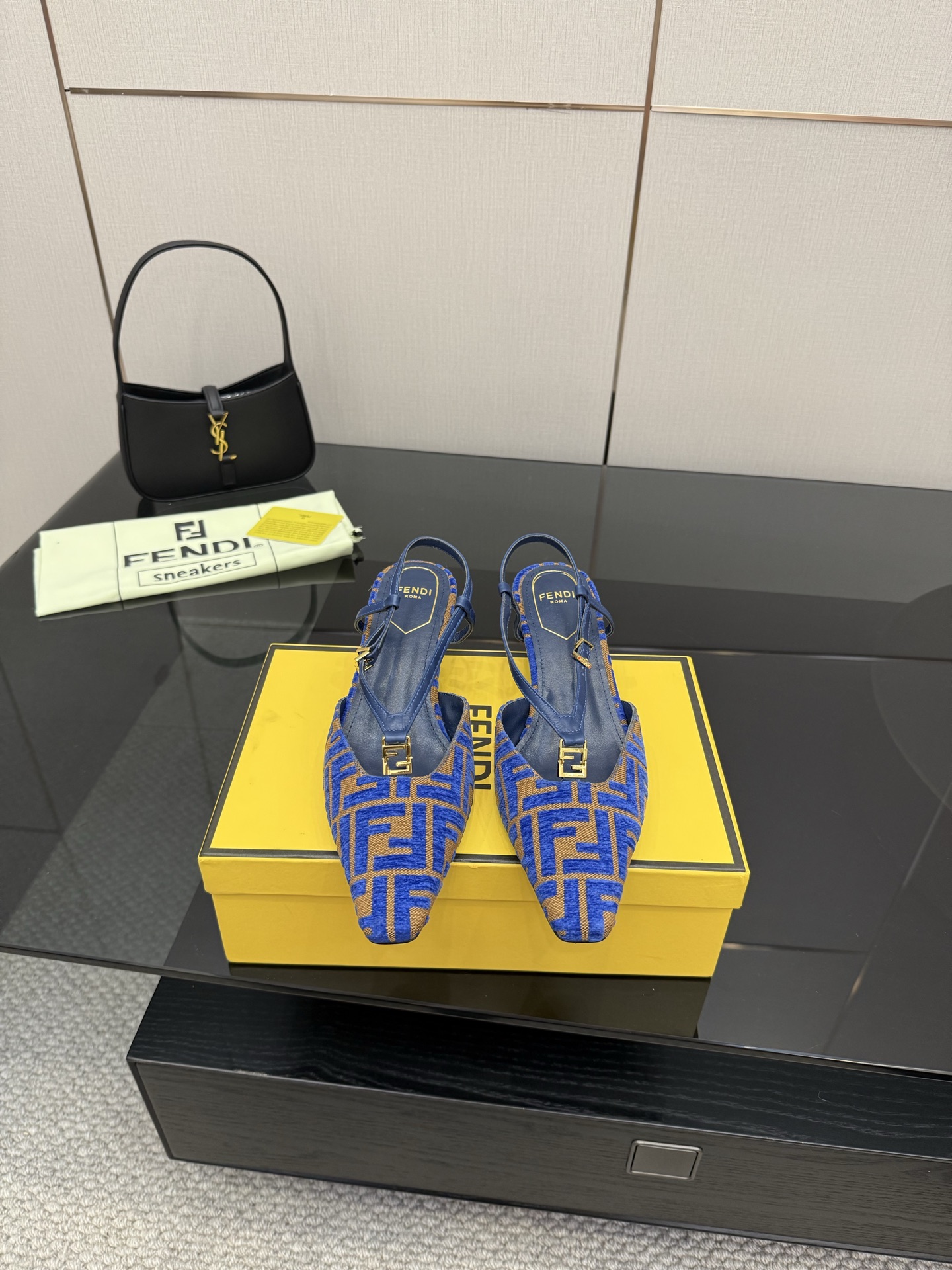 FENDI Freddy Fold Heel-Shoes: High-Quality Sydney Fabric & Metal FF Button Details - 图片 9