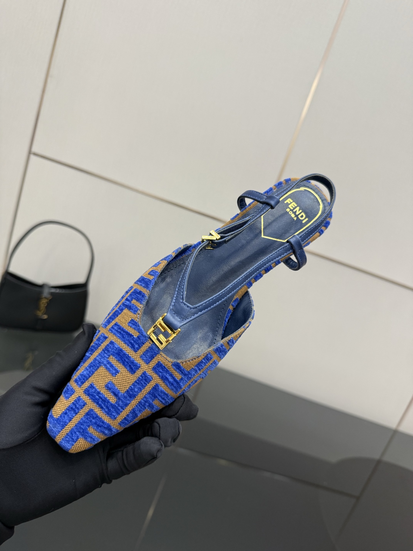 FENDI Freddy Fold Heel-Shoes: High-Quality Sydney Fabric & Metal FF Button Details - 图片 7