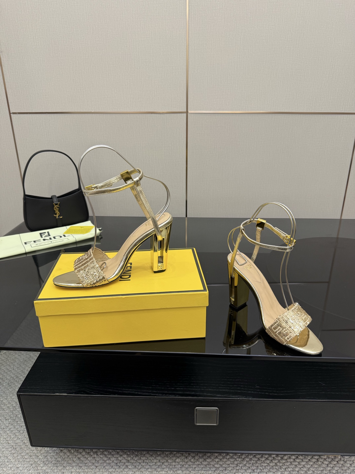 FENDI Delfina High Heels with FF Embroidery and Metal Straps - 图片 4