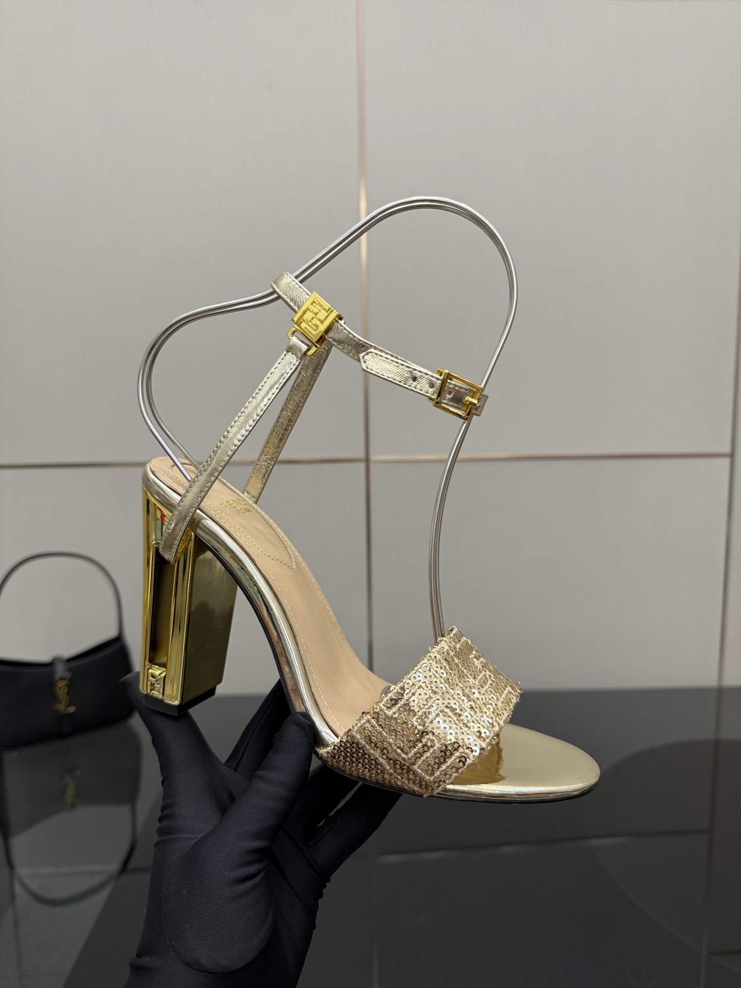 FENDI Delfina High Heels with FF Embroidery and Metal Straps - 图片 6