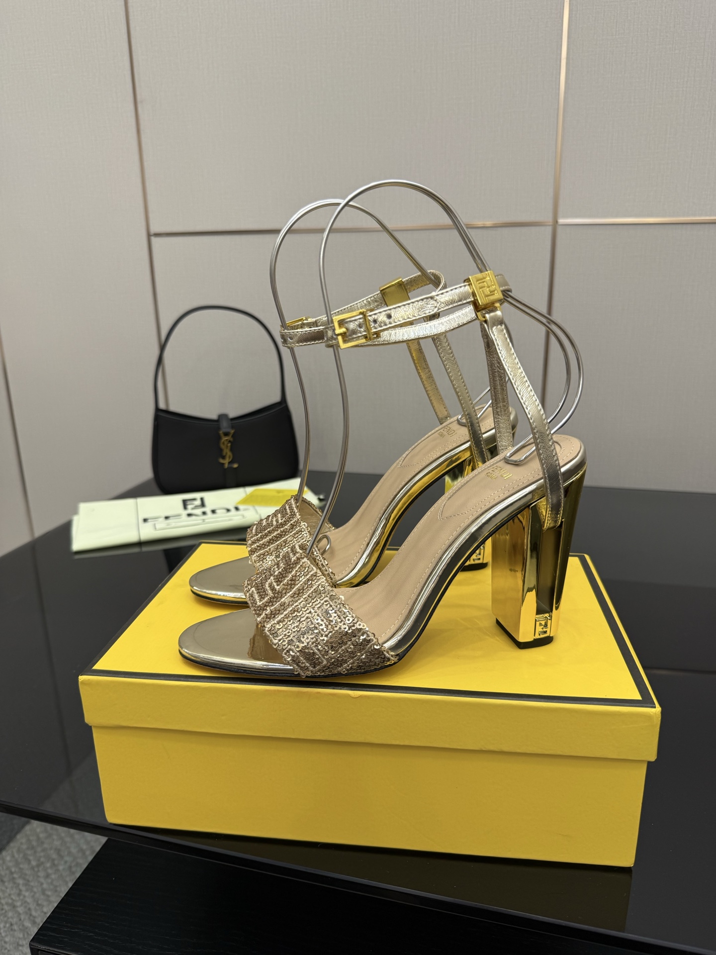 FENDI Delfina High Heels with FF Embroidery and Metal Straps - 图片 3