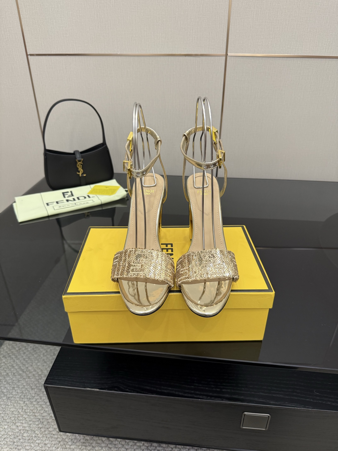 FENDI Delfina High Heels with FF Embroidery and Metal Straps - 图片 9