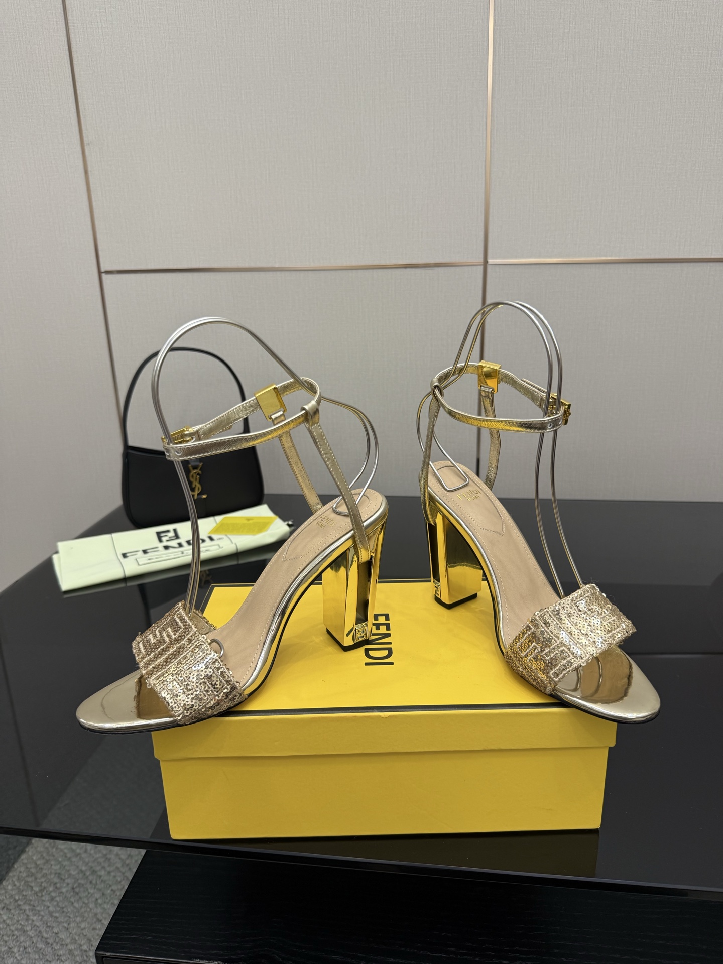 FENDI Delfina High Heels with FF Embroidery and Metal Straps - 图片 2