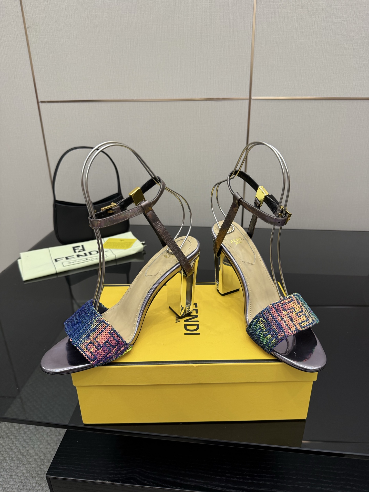 FENDI Delfina High Heels: Glitter Embroidery, Metal Straps, FF Patterns. - 图片 2