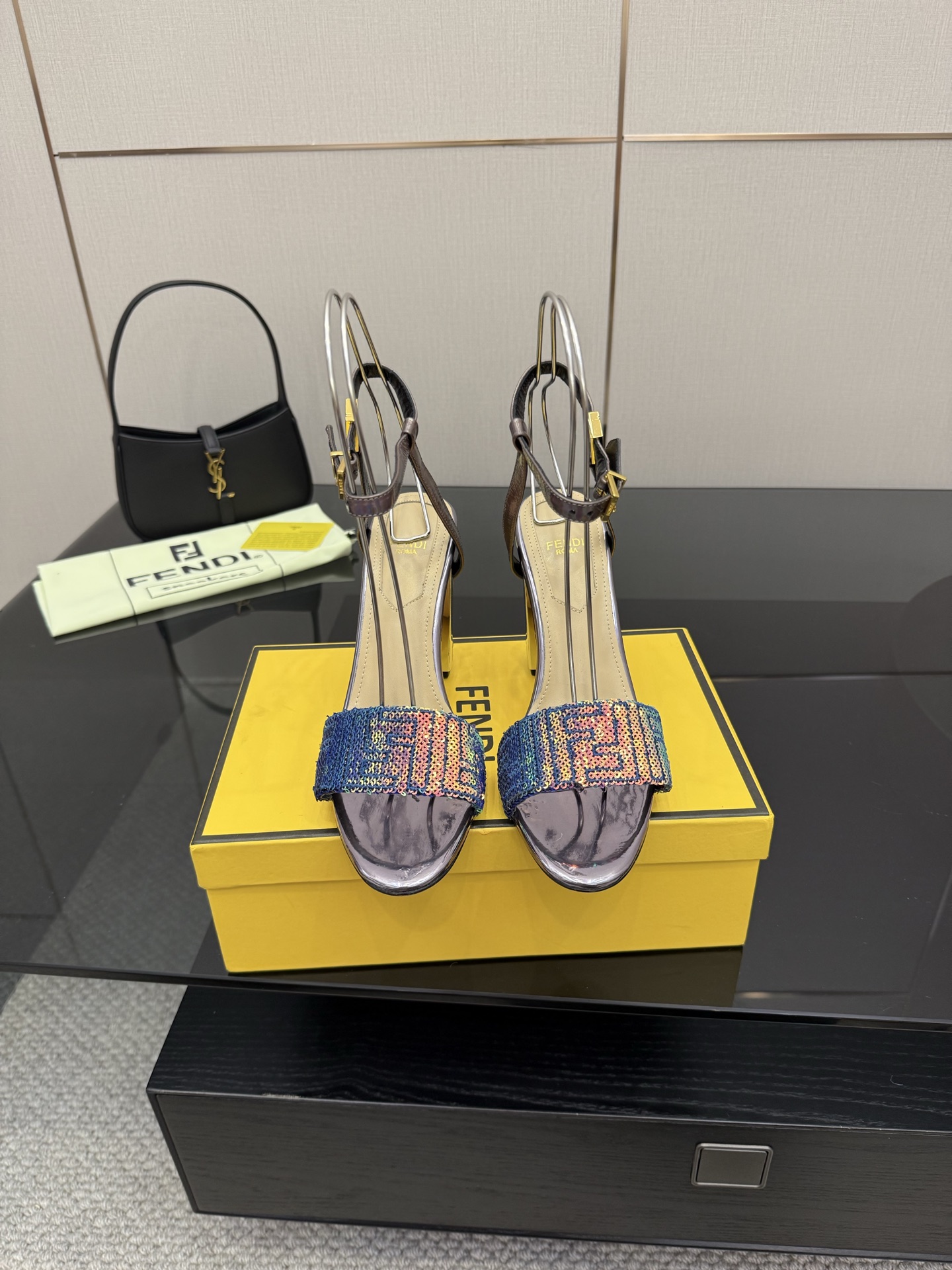 FENDI Delfina High Heels: Glitter Embroidery, Metal Straps, FF Patterns. - 图片 9