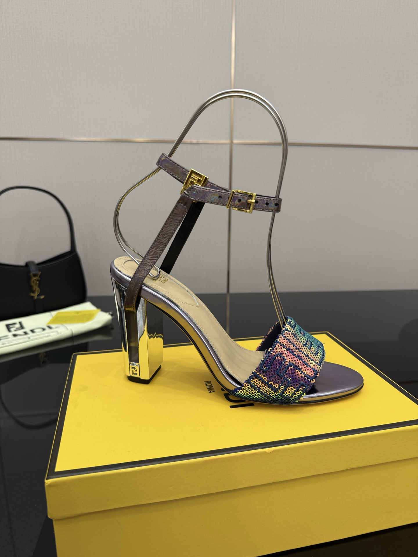 FENDI Delfina High Heels: Glitter Embroidery, Metal Straps, FF Patterns. - 图片 5