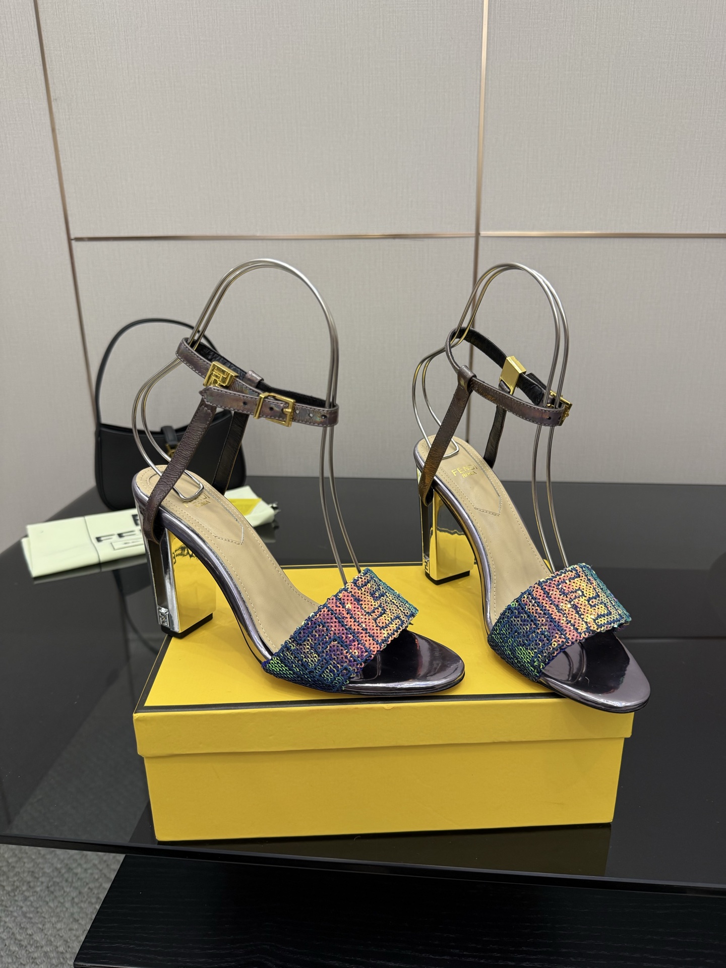 FENDI Delfina High Heels: Glitter Embroidery, Metal Straps, FF Patterns. - 图片 1