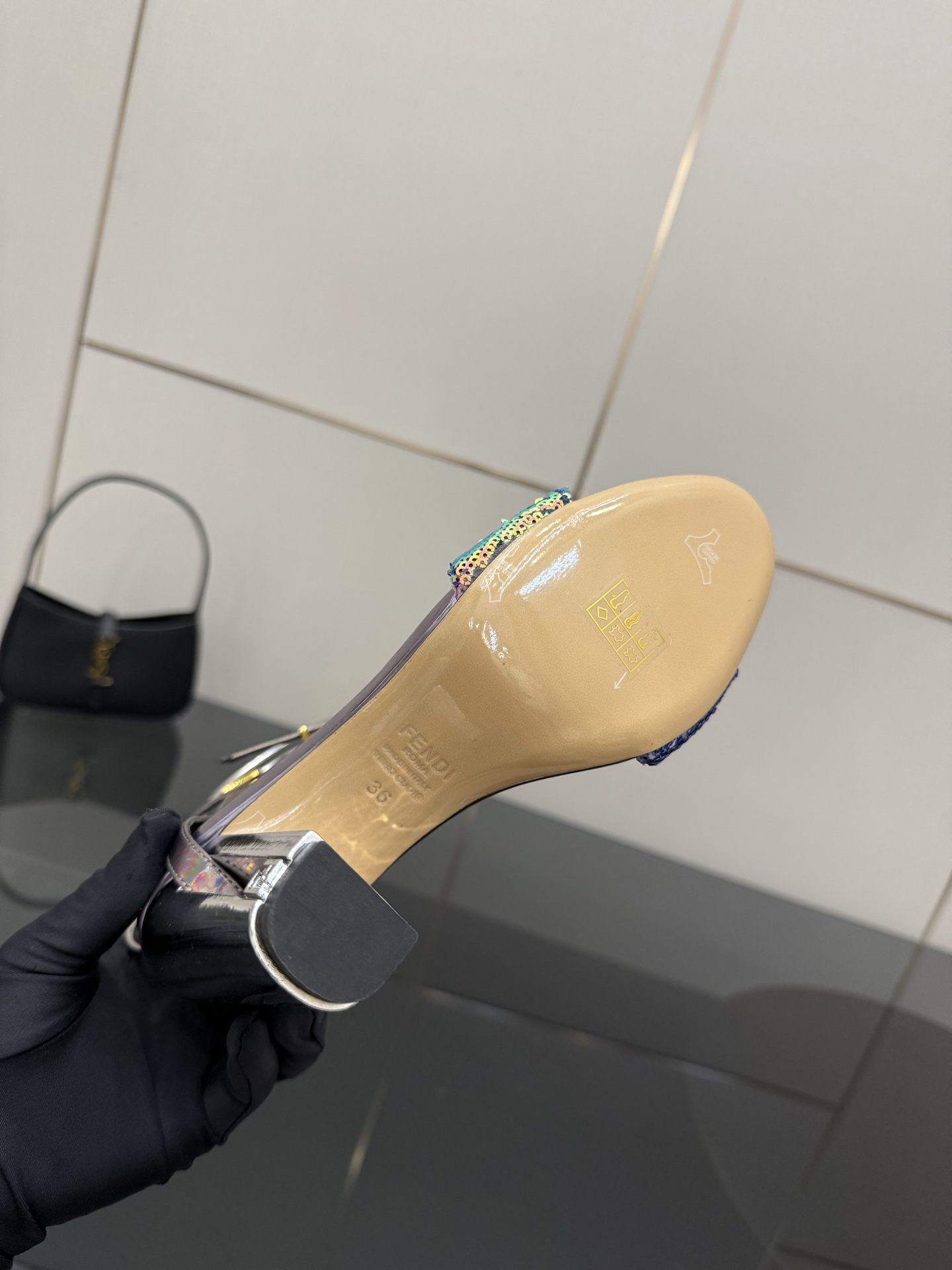 FENDI Delfina High Heels: Glitter Embroidery, Metal Straps, FF Patterns. - 图片 8