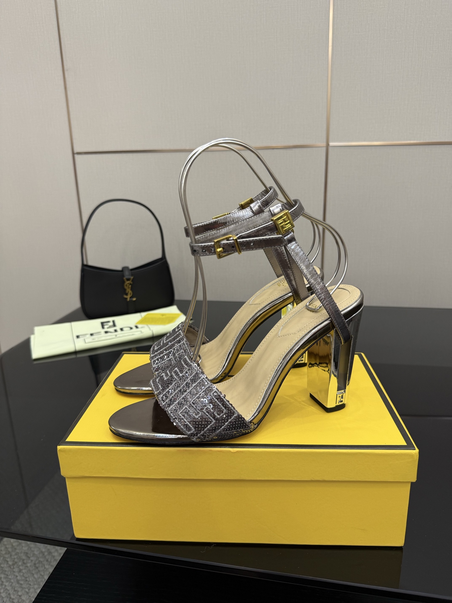 FENDI Delfina High Heels: Glitter Embroidery, Metal Straps, FF Patterns. - 图片 3