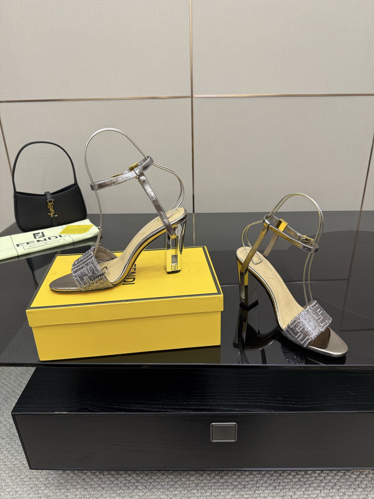 FENDI Delfina High Heels: Glitter Embroidery, Metal Straps, FF Patterns. - 图片 4