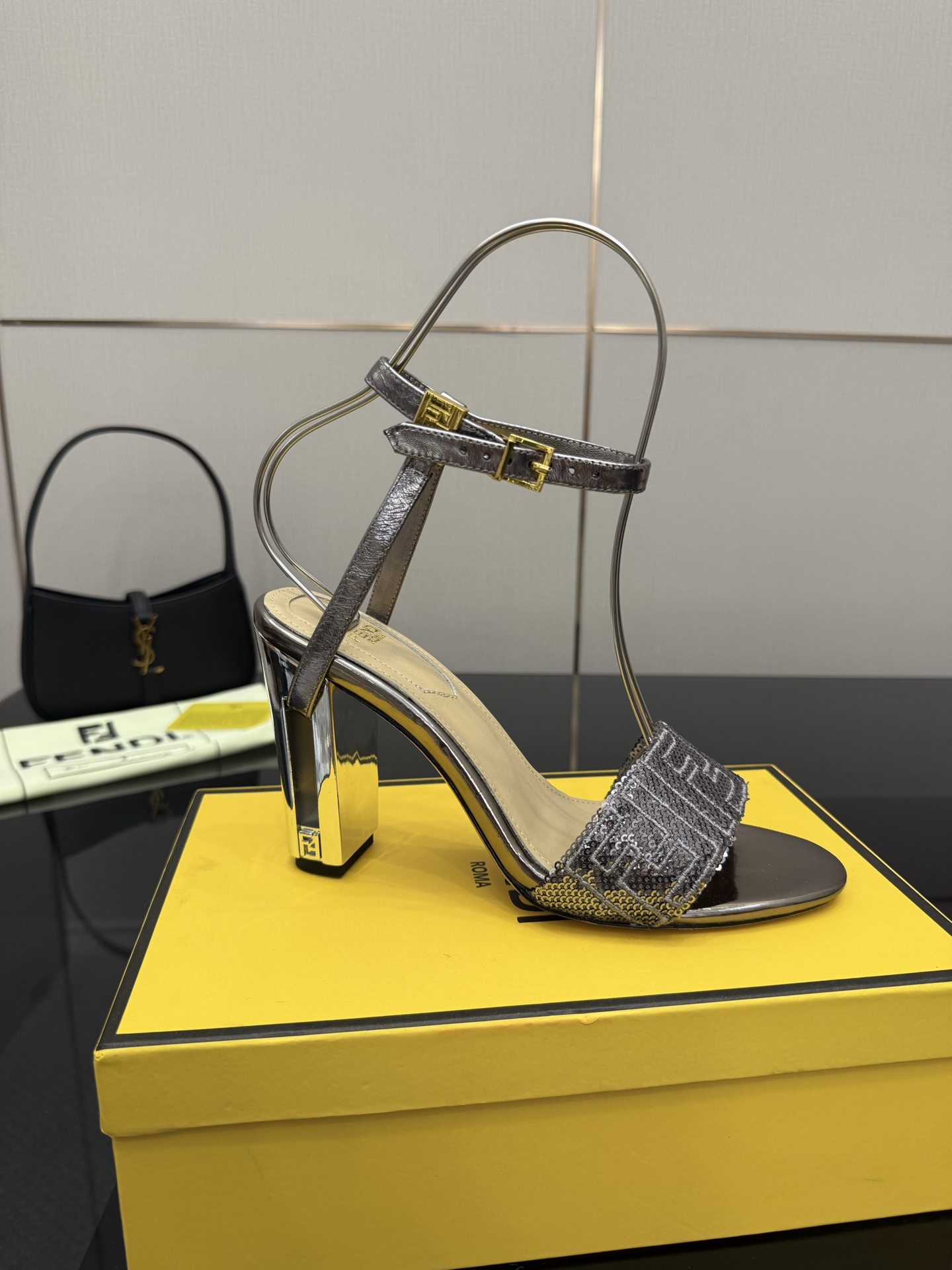 FENDI Delfina High Heels: Glitter Embroidery, Metal Straps, FF Patterns. - 图片 5