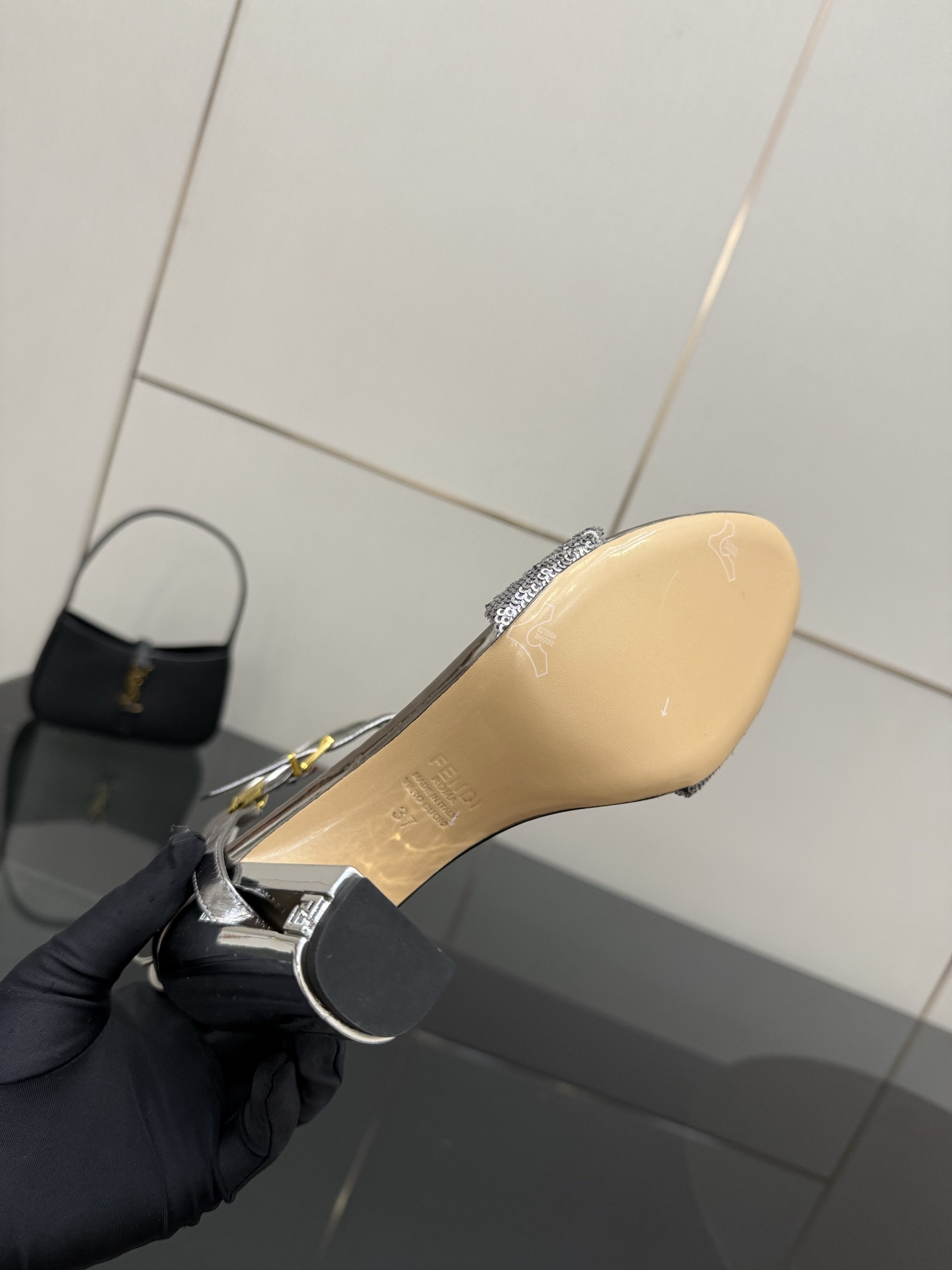 FENDI Delfina High Heels: Glitter Embroidery, Metal Straps, FF Patterns. - 图片 8