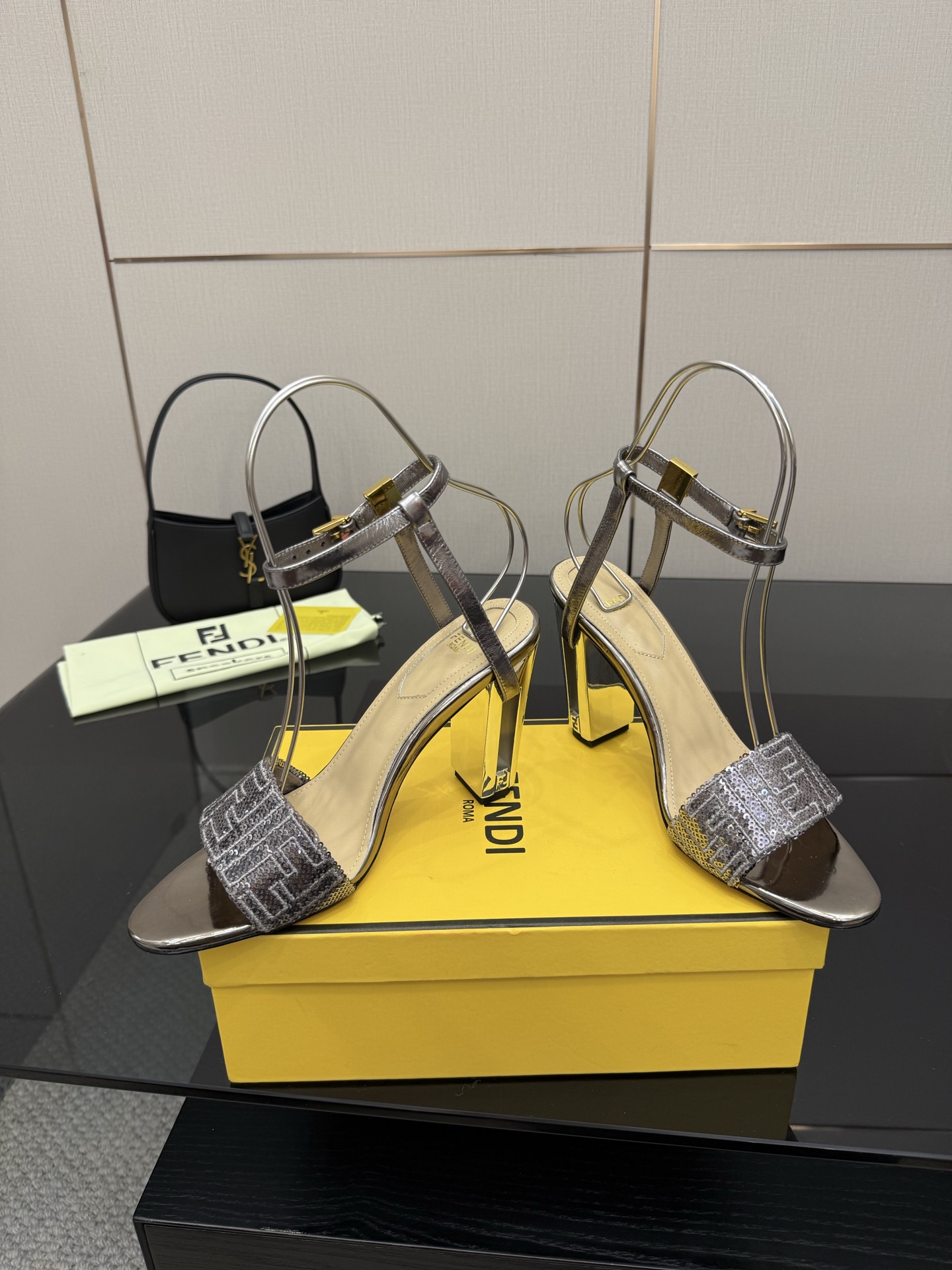 FENDI Delfina High Heels: Glitter Embroidery, Metal Straps, FF Patterns. - 图片 2