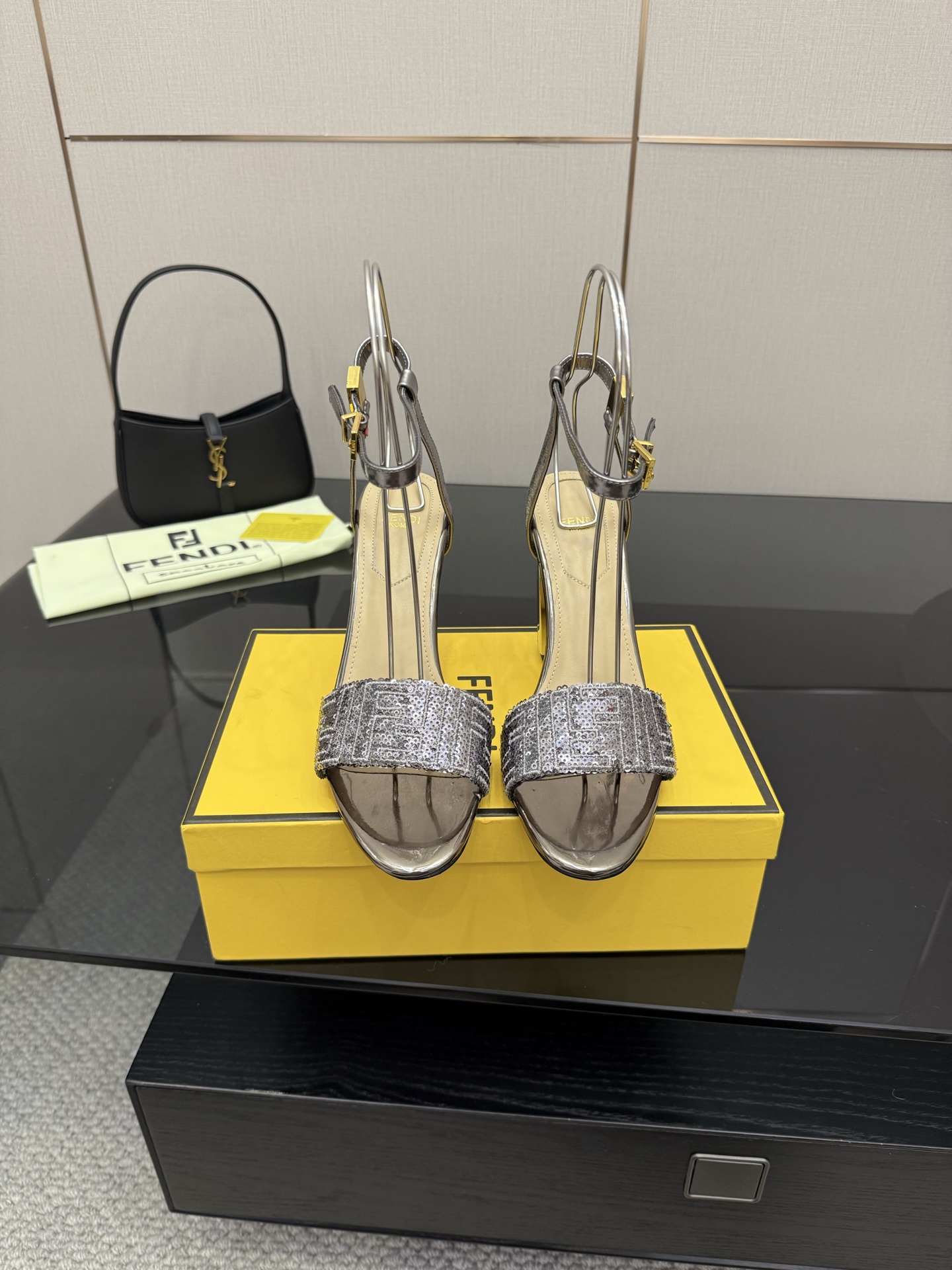 FENDI Delfina High Heels: Glitter Embroidery, Metal Straps, FF Patterns. - 图片 9
