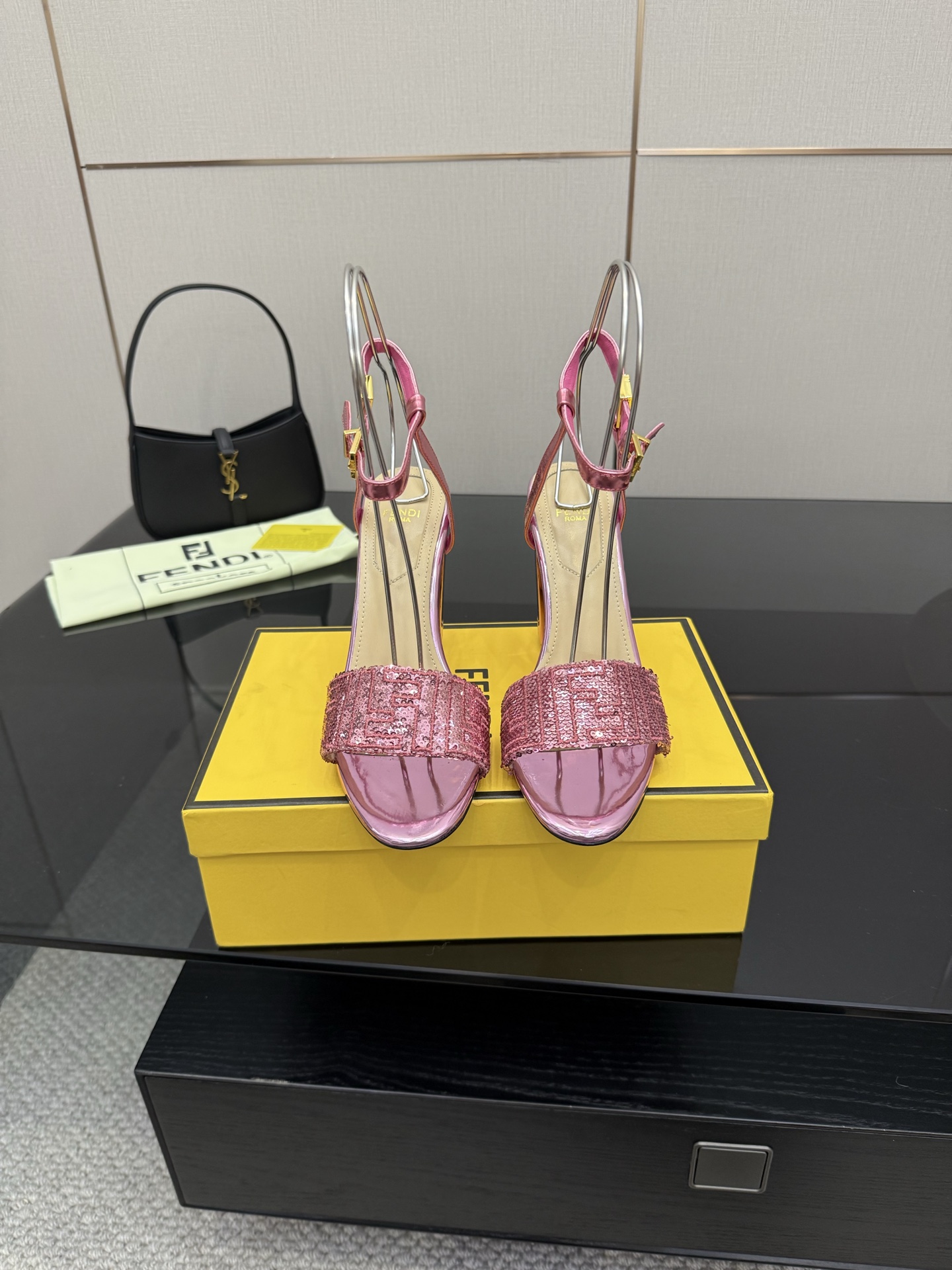 FENDI Delfina High Heels: Glitter Embroidery, Metal Straps, FF Patterns. - 图片 9