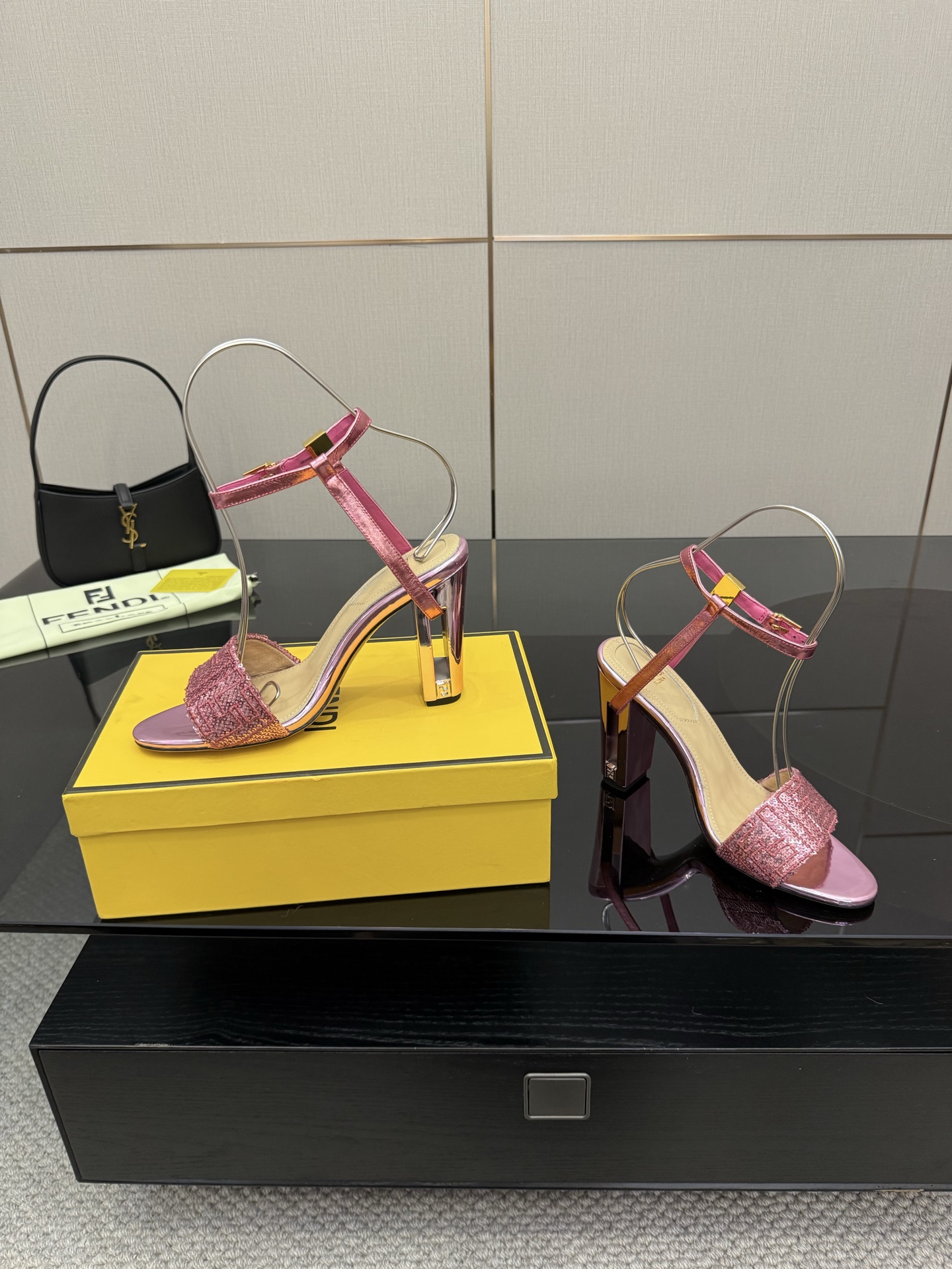 FENDI Delfina High Heels: Glitter Embroidery, Metal Straps, FF Patterns. - 图片 4
