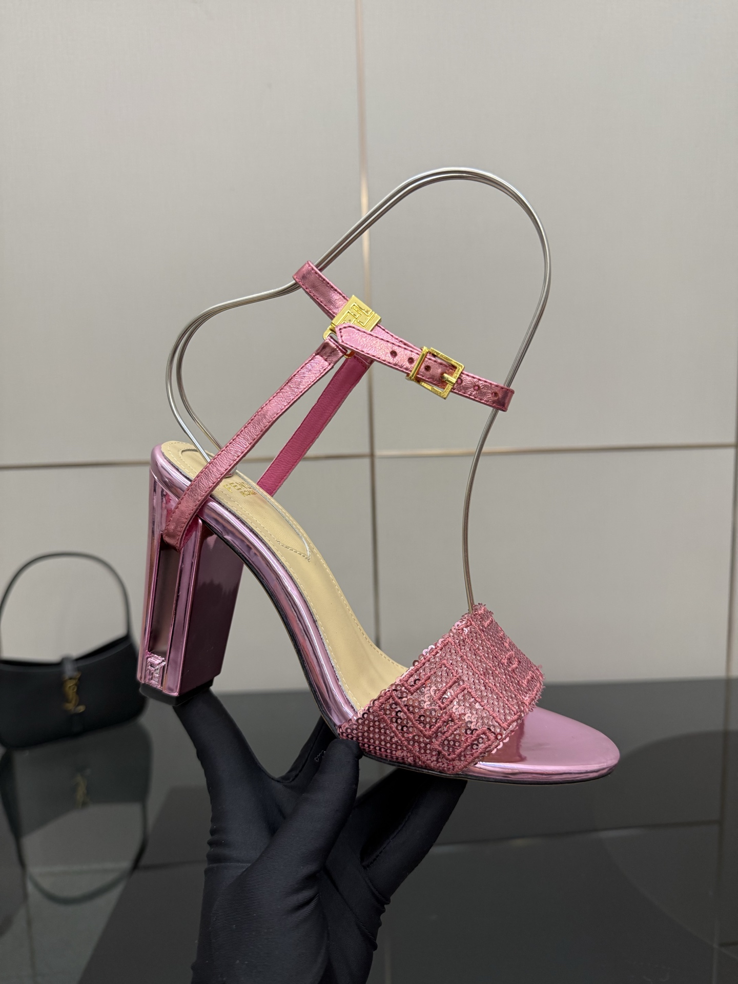 FENDI Delfina High Heels: Glitter Embroidery, Metal Straps, FF Patterns. - 图片 6