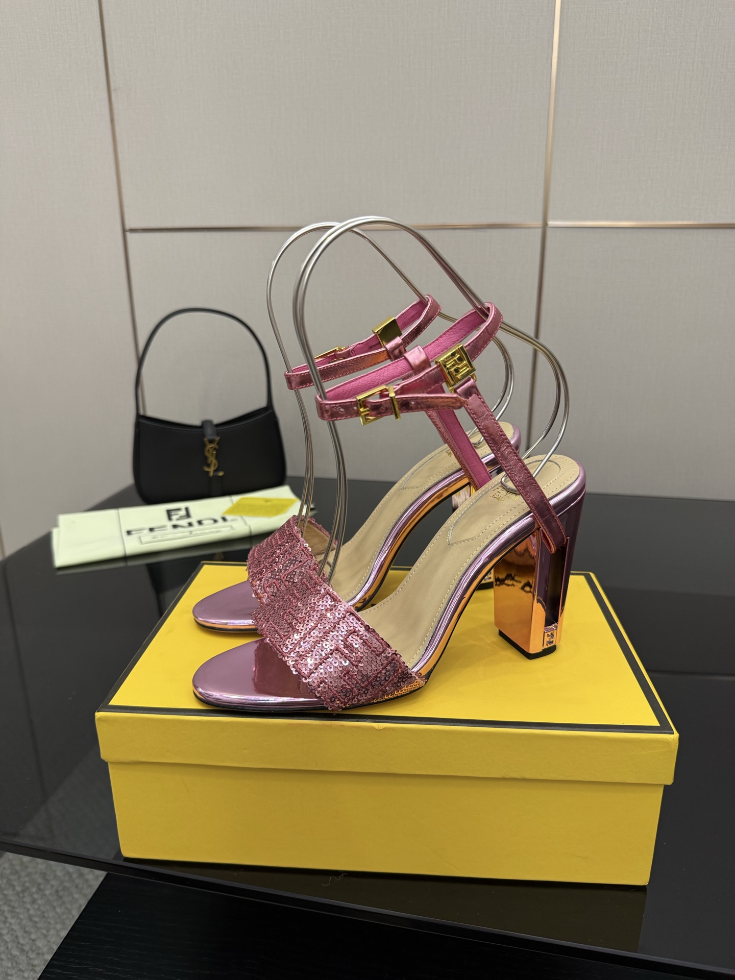 FENDI Delfina High Heels: Glitter Embroidery, Metal Straps, FF Patterns. - 图片 3