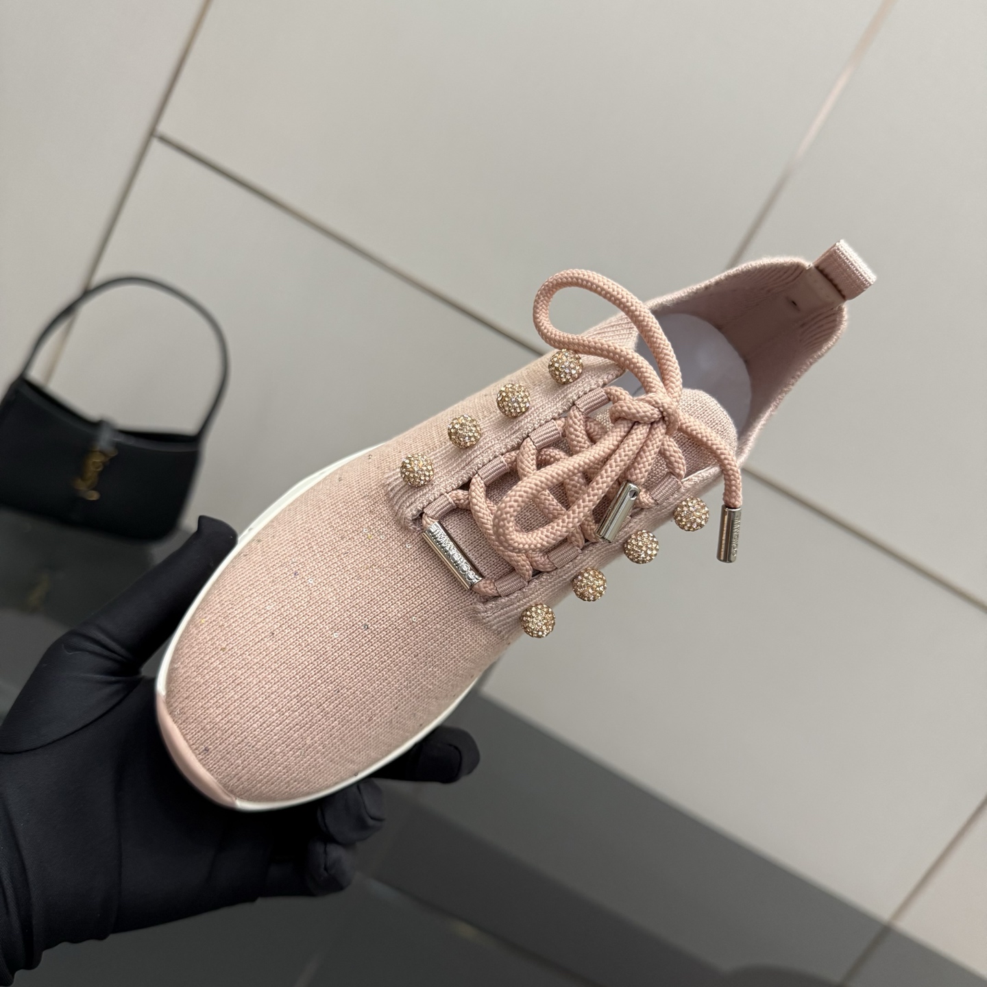 Exclusive JMY Choo Fur-Lined Leisure Shoes: Linking Reality to Future Diversity - 图片 7