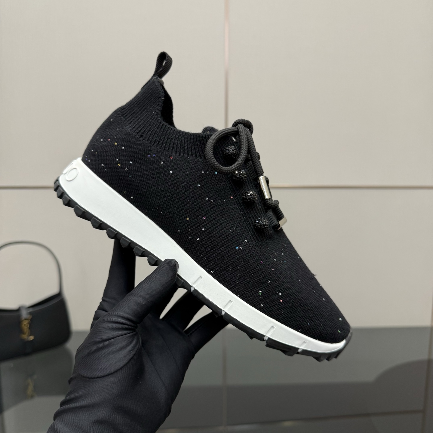 Exclusive Fur-Lined Leisure Shoes: Linking Reality to the Future with Diversity