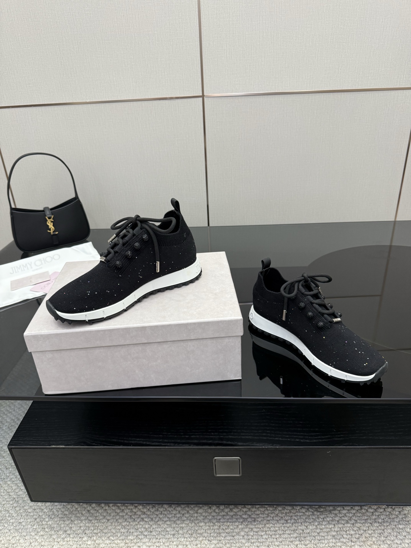 Exclusive Fur-Lined Leisure Shoes: Linking Reality to the Future with Diversity - 图片 6