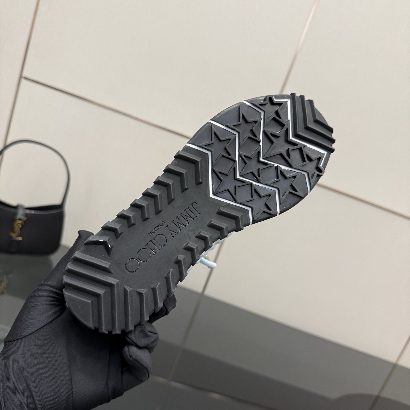 Exclusive First-Hand Fur-Lined Leisure Shoes: Linking Reality to the Future - 图片 9