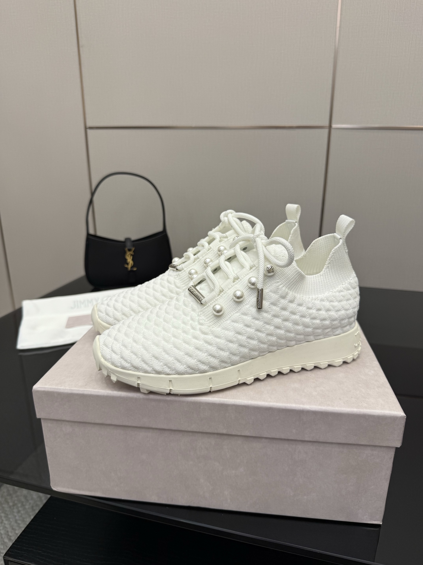 Exclusive Fur-Lined Leisure Shoes: Linking Reality to the Future with Diversity - 图片 5