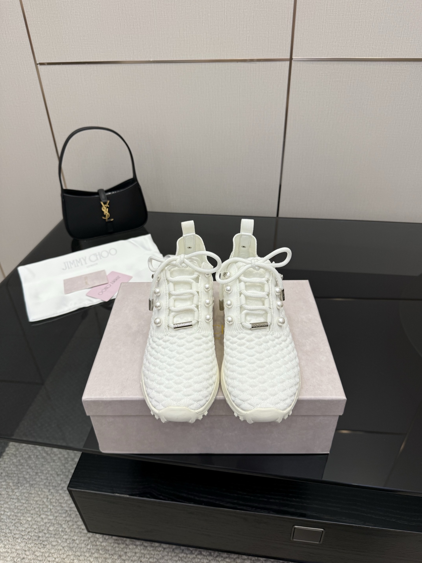 Exclusive Fur-Lined Leisure Shoes: Linking Reality to the Future with Diversity - 图片 2