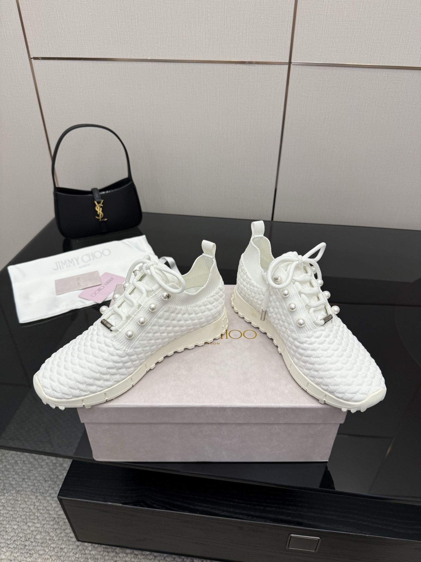 Exclusive Fur-Lined Leisure Shoes: Linking Reality to the Future with Diversity - 图片 4