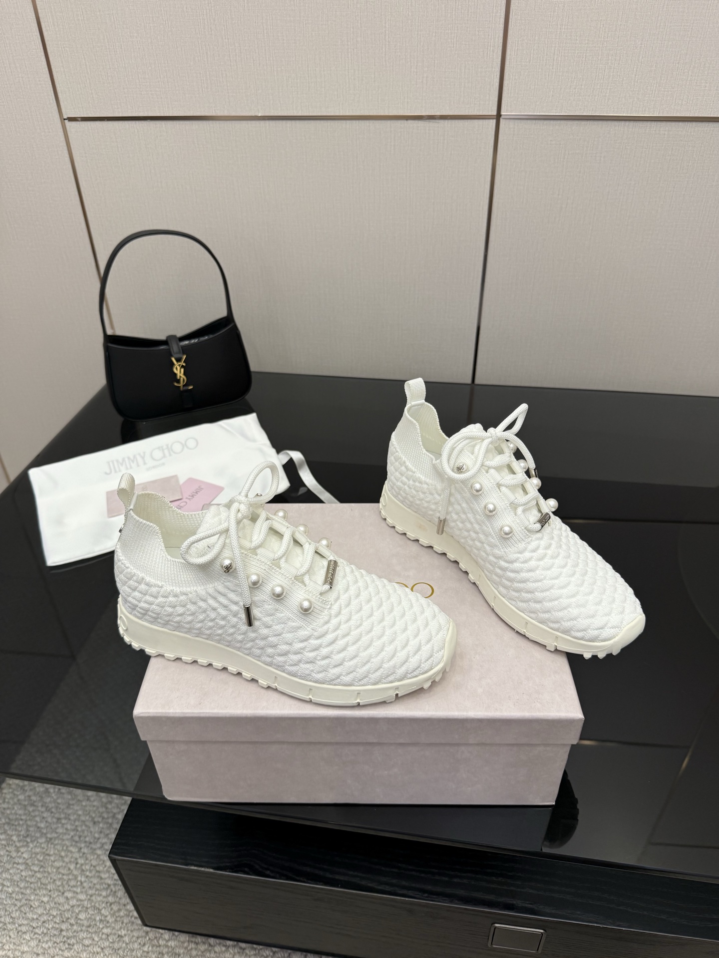 Exclusive Fur-Lined Leisure Shoes: Linking Reality to the Future with Diversity - 图片 3
