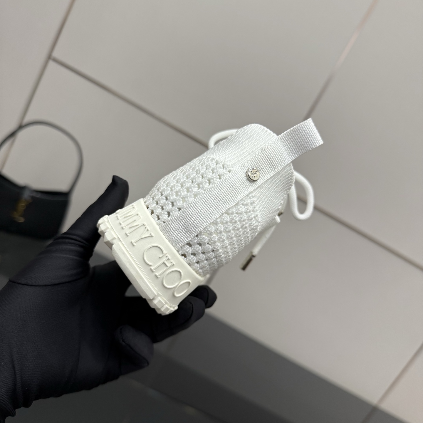 Exclusive First-Hand Fur-Lined Leisure Shoes: Linking Reality to the Future - 图片 8