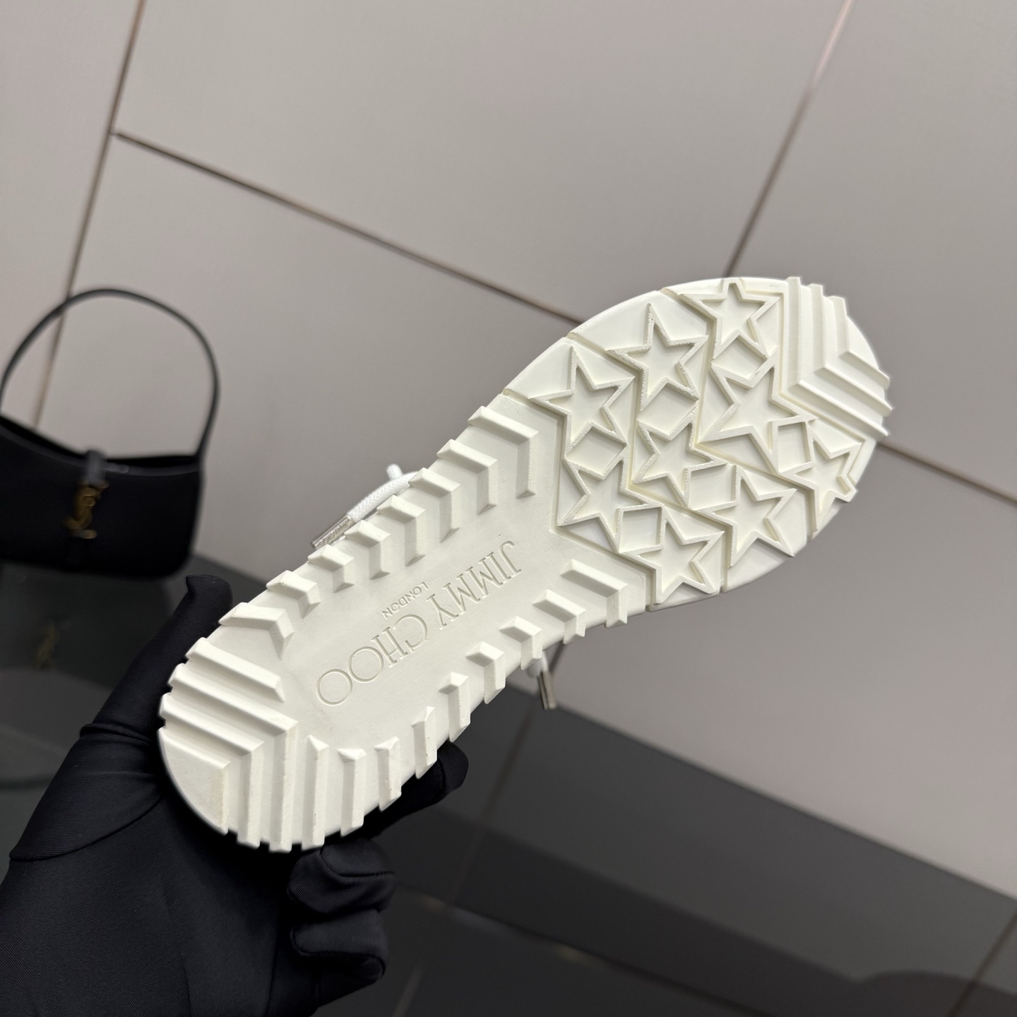 Exclusive First-Hand Fur-Lined Leisure Shoes: Linking Reality to the Future - 图片 9