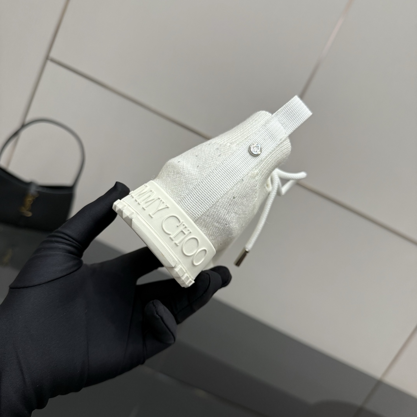 Exclusive JMY Choo Fur-Lined Leisure Shoes: Linking Reality to Future Fashion - 图片 7