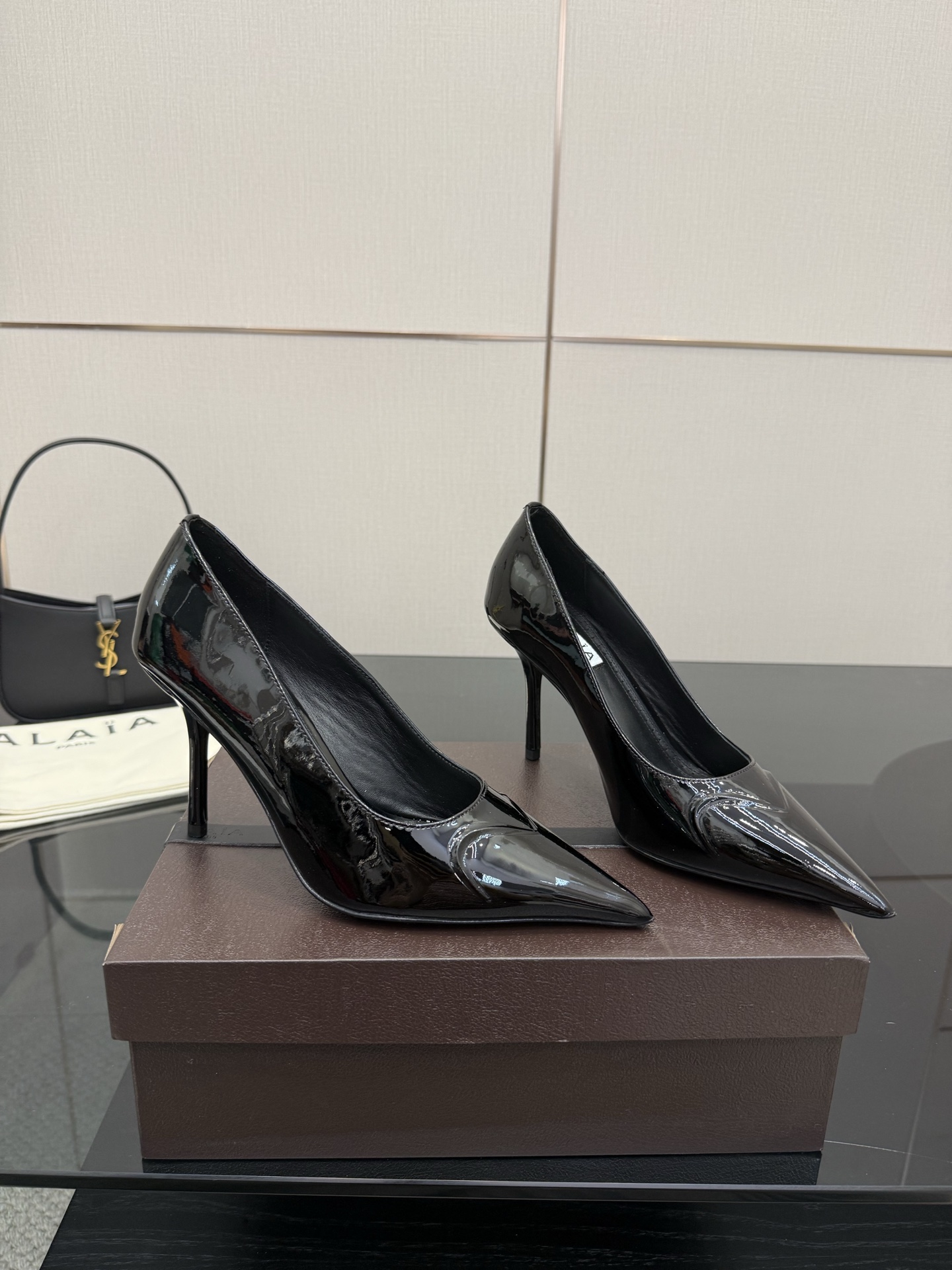 “Alai* 25ss High Heels: Transparent Design, Long Legs, Premium Materials | Spring Collection” - 图片 1