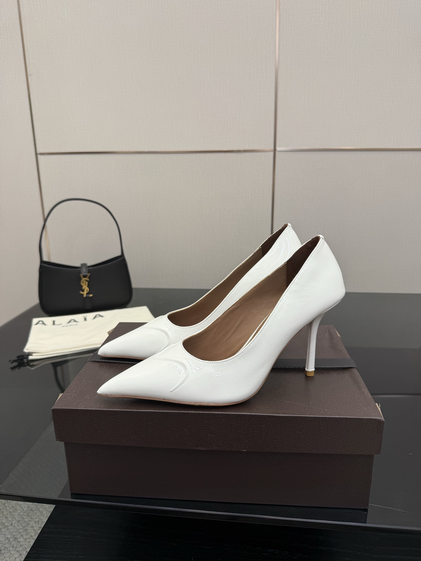 “Alaia 25ss High Heels: Top Quality, Transparent Design, and Princess-like Comfort for Every Woman” - 图片 3