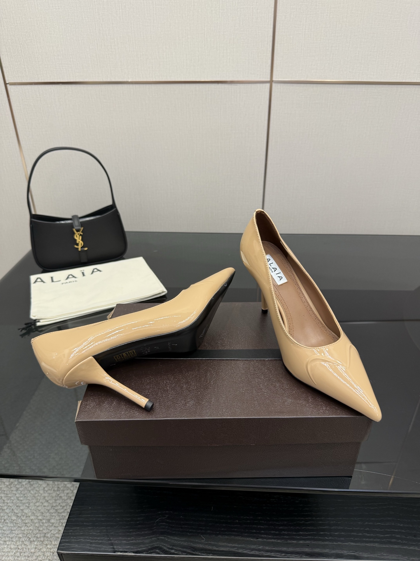 “Alaia 25ss High Heels: Fresh Spring Design with Long Legs and High-Quality Materials” - 图片 4