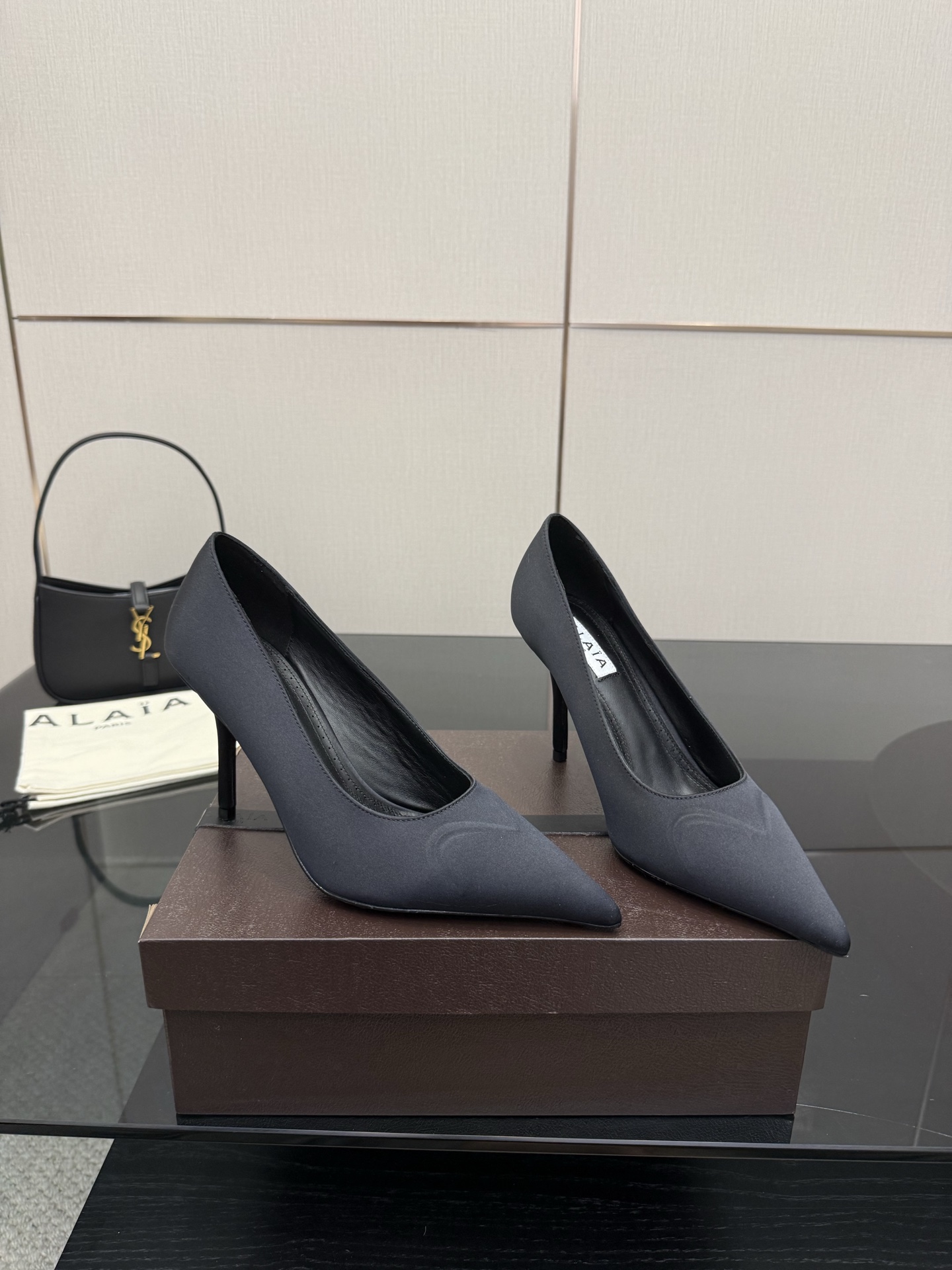 “Alaia 25ss High Heels: Fresh Spring Design with Long Legs and High-Quality Materials”