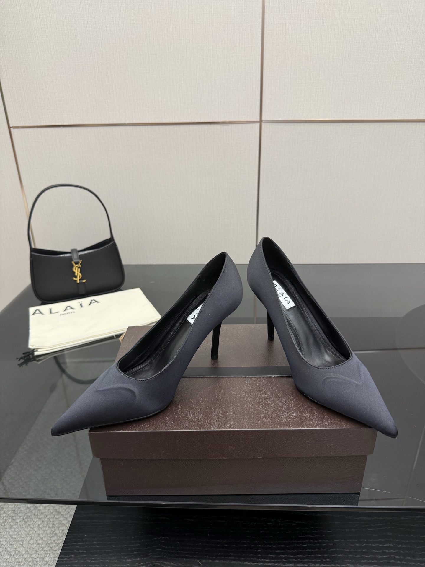 “Alaia 25ss High Heels: Fresh Spring Design with Long Legs and High-Quality Materials” - 图片 2