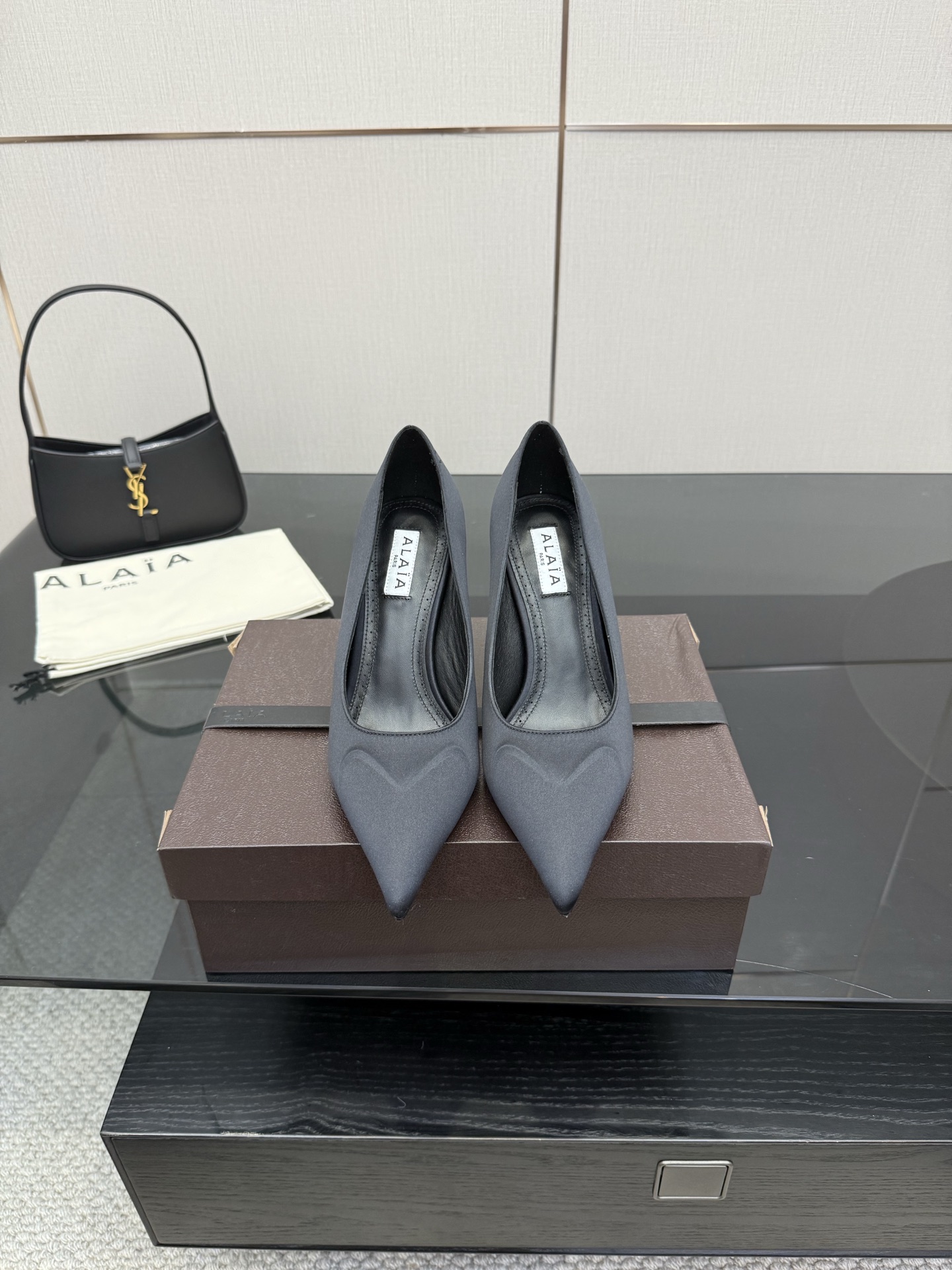 “Alaia 25ss High Heels: Fresh Spring Design with Long Legs and High-Quality Materials” - 图片 9