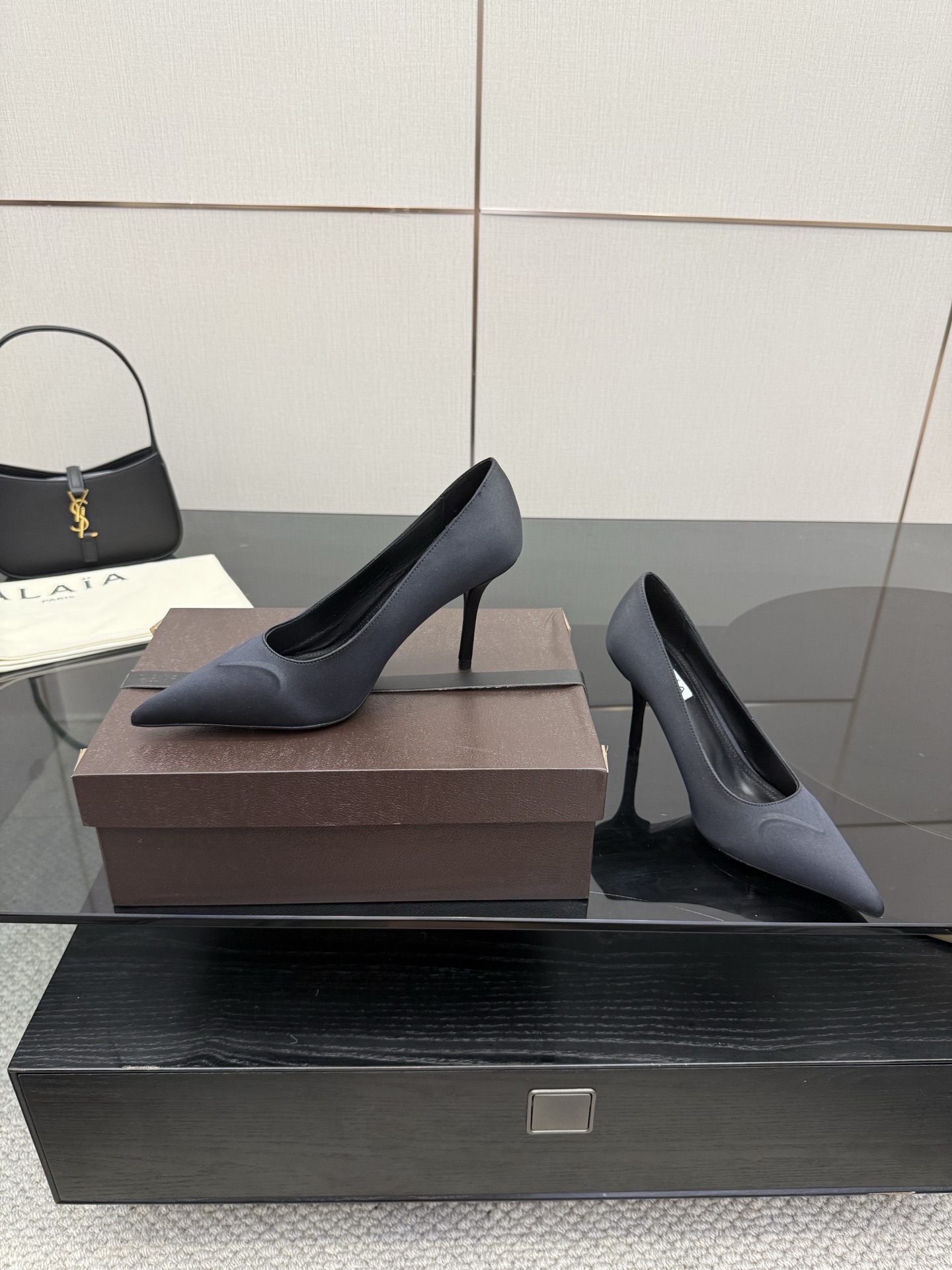 “Alaia 25ss High Heels: Fresh Spring Design with Long Legs and High-Quality Materials” - 图片 5