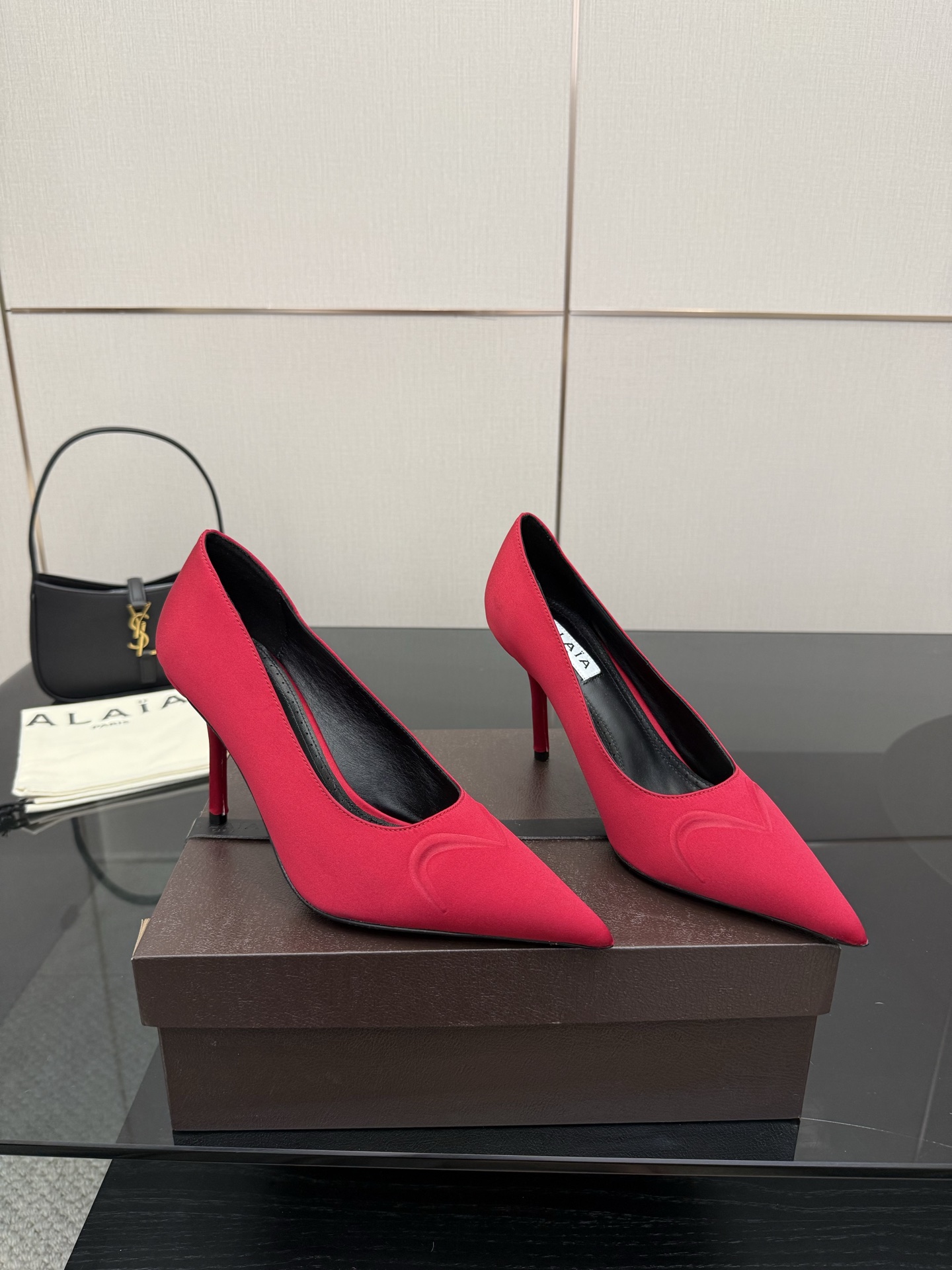 “Alaia High Heels: Top Quality, Transparent Design, 9cm High, Silk/Paint Materials, Sheep Skin Inside, Sizes 35-39” - 图片 1