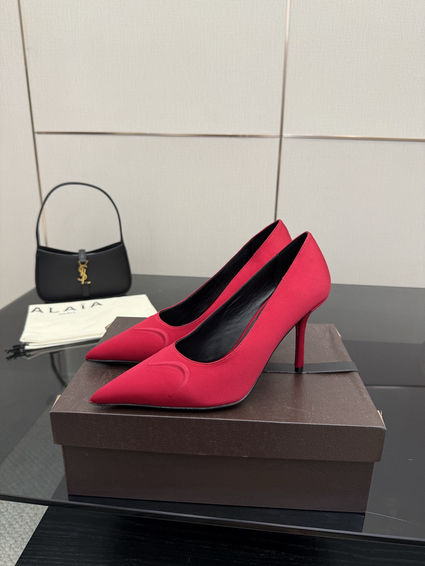 “Alaia High Heels: Top Quality, Transparent Design, 9cm High, Silk/Paint Materials, Sheep Skin Inside, Sizes 35-39” - 图片 3