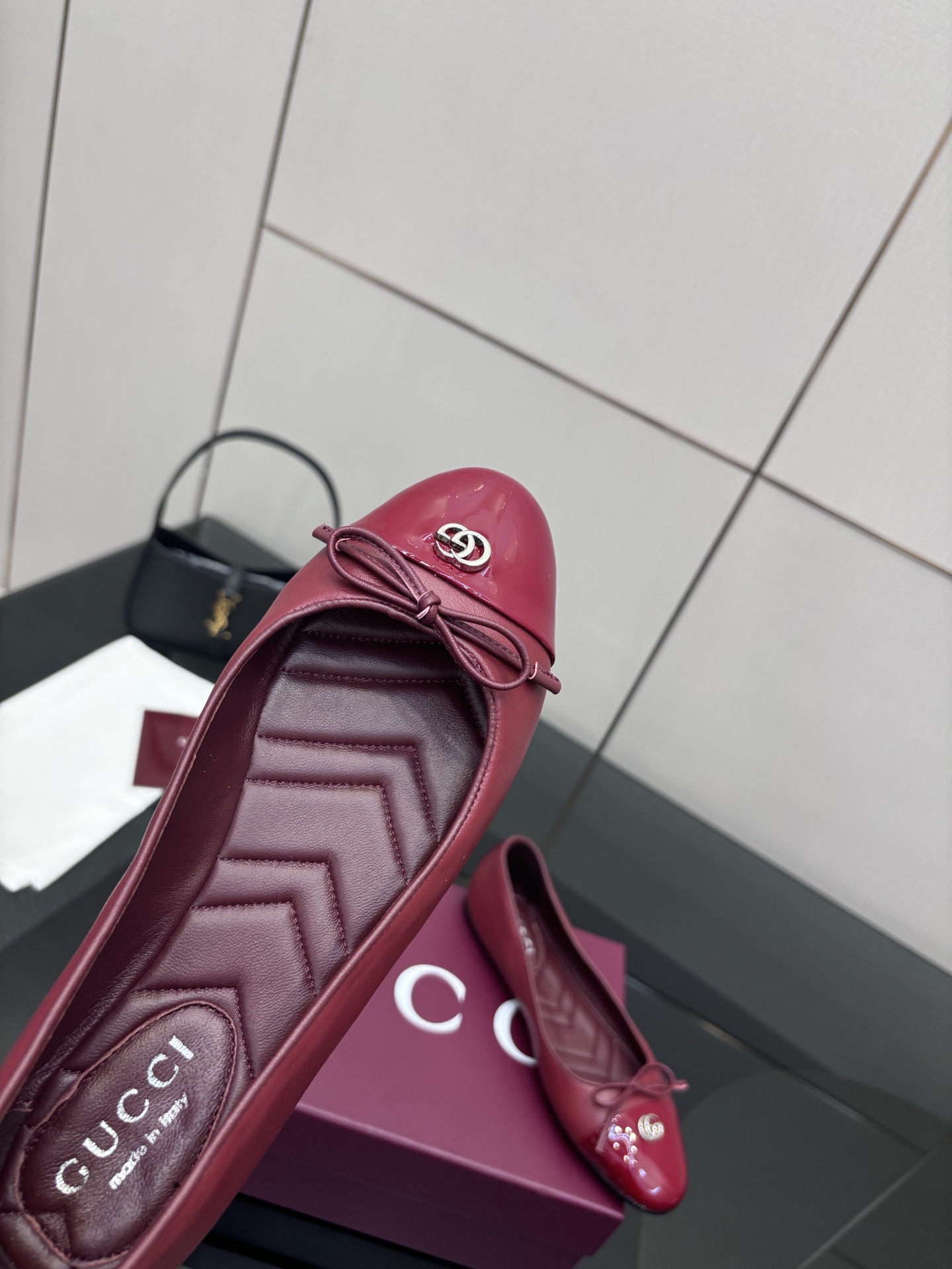 GUCCI 25-Stamped Ballet Shoes: Popular ballerina shoes with custom cow skin, paint skin, and original logo fabric. - 图片 9