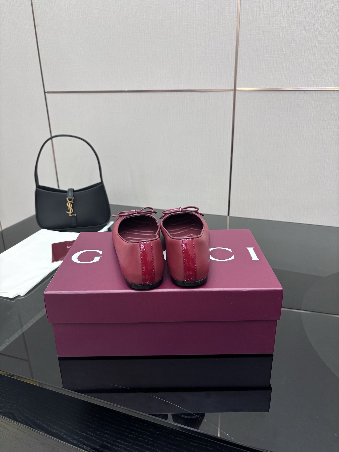 GUCCI 25-Stamped Ballet Shoes: Popular ballerina shoes with custom cow skin, paint skin, and original logo fabric. - 图片 8